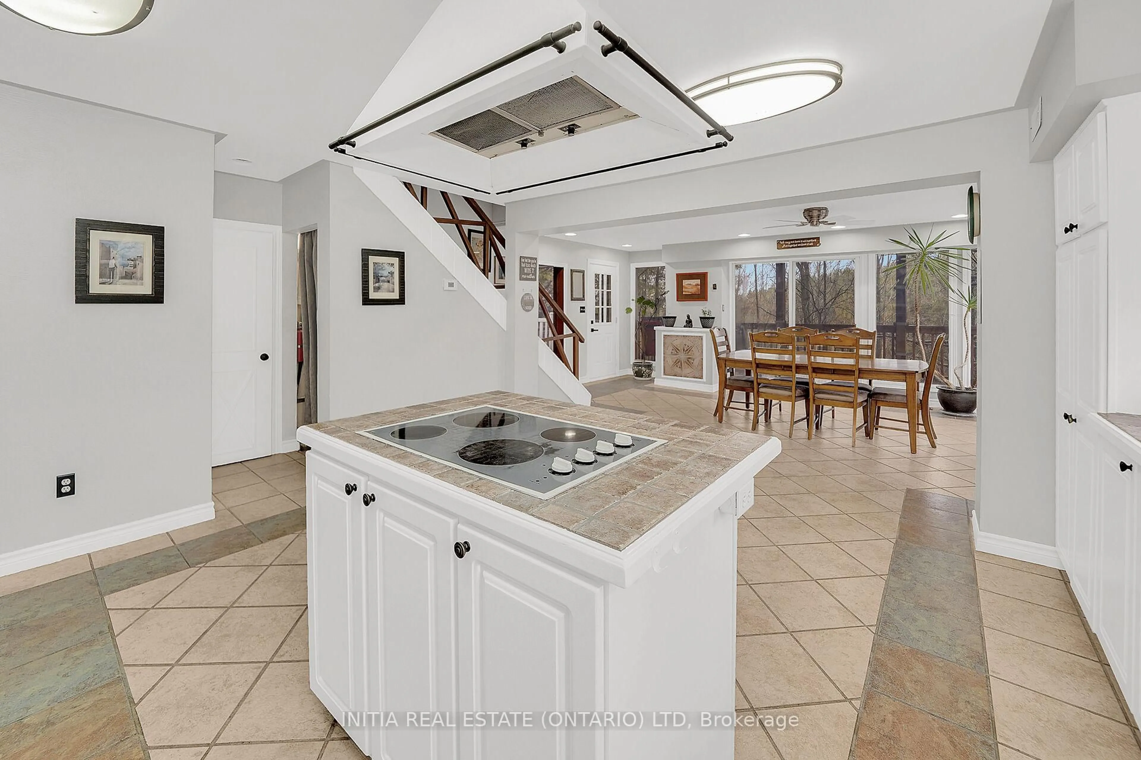 Open concept kitchen, ceramic/tile floor for 16030 Humber Station Rd, Caledon Ontario L7E 0Y9