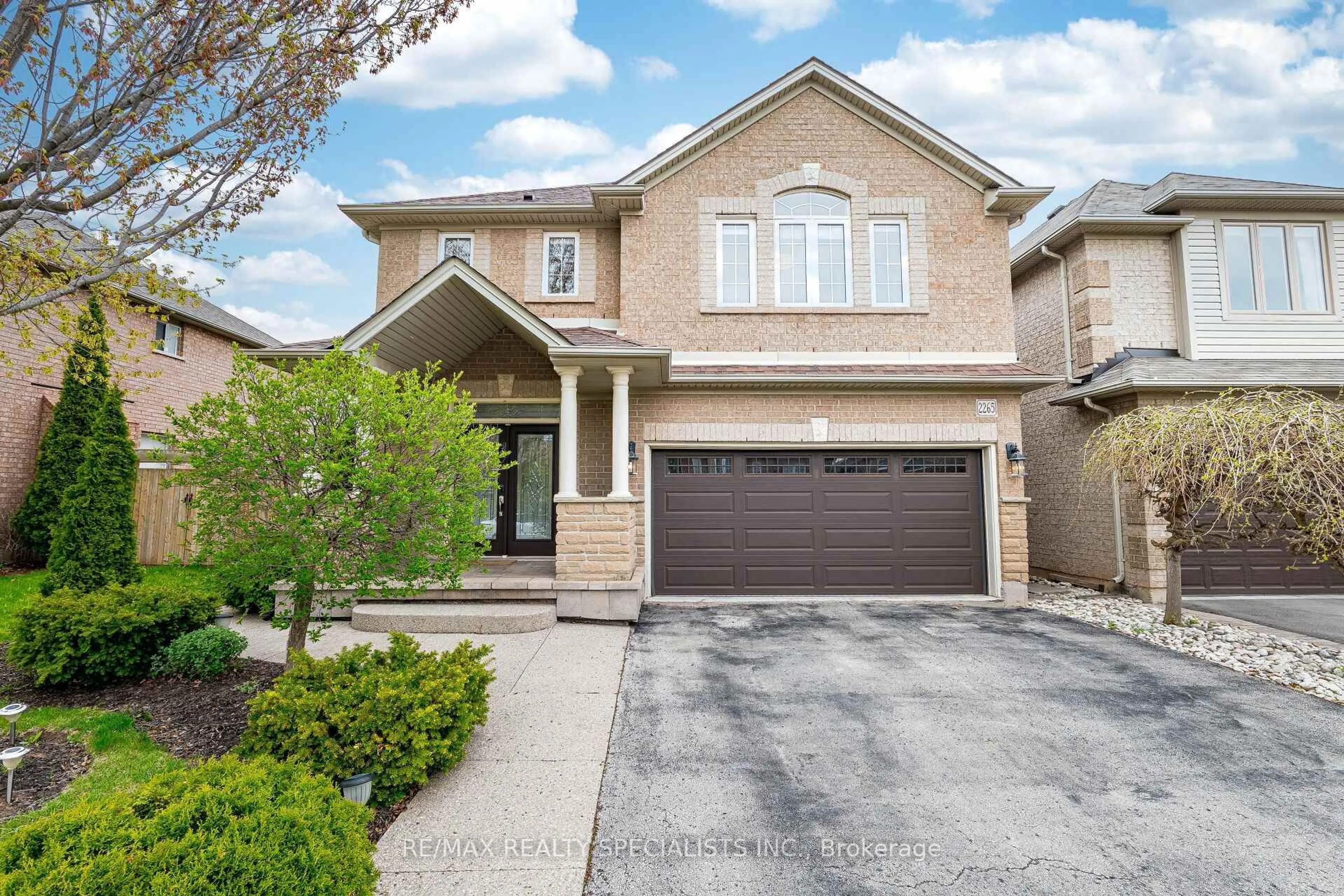 Home with brick exterior material, street for 2265 Osprey Lane, Oakville Ontario L6M 3Z9