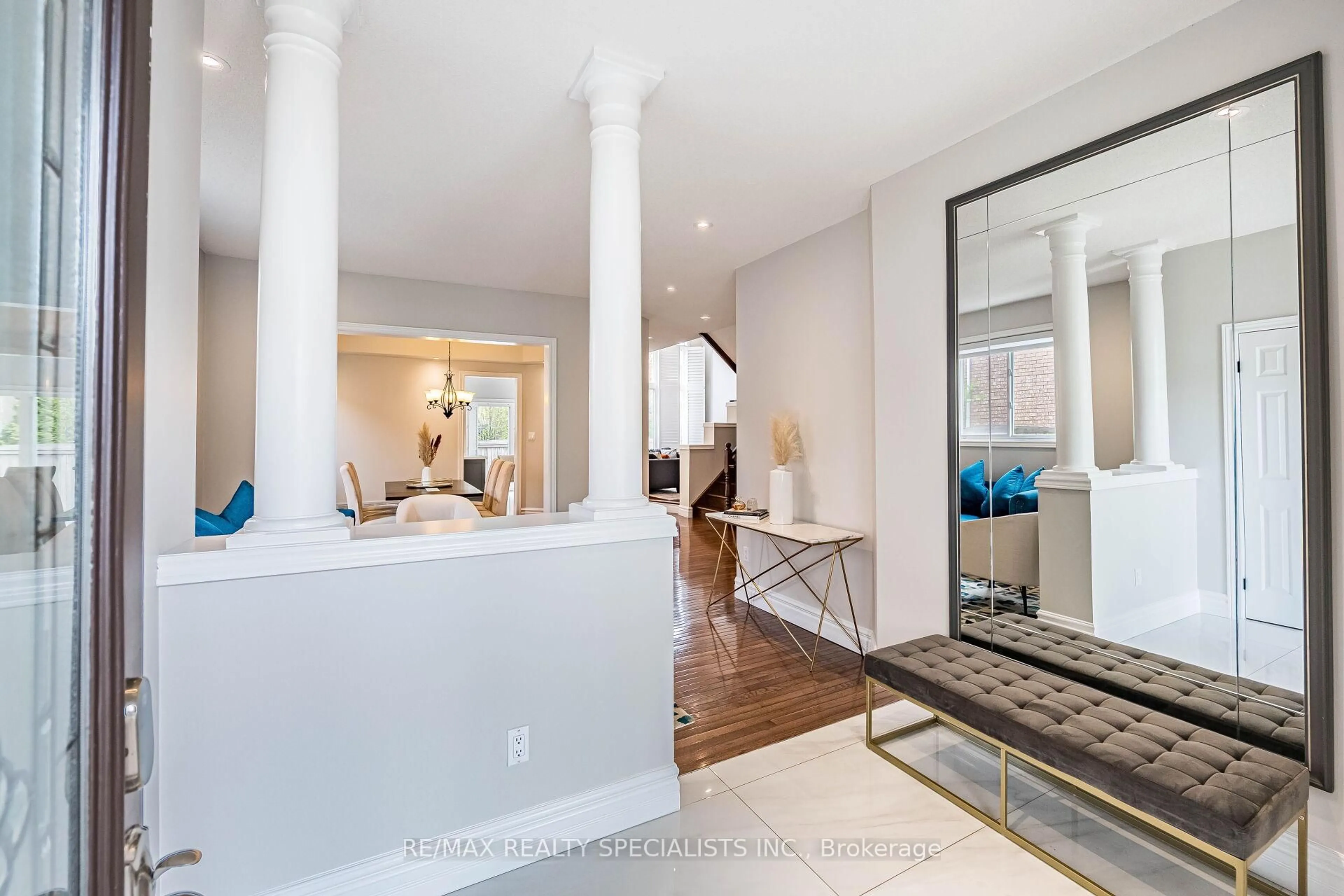 Indoor entryway for 2265 Osprey Lane, Oakville Ontario L6M 3Z9