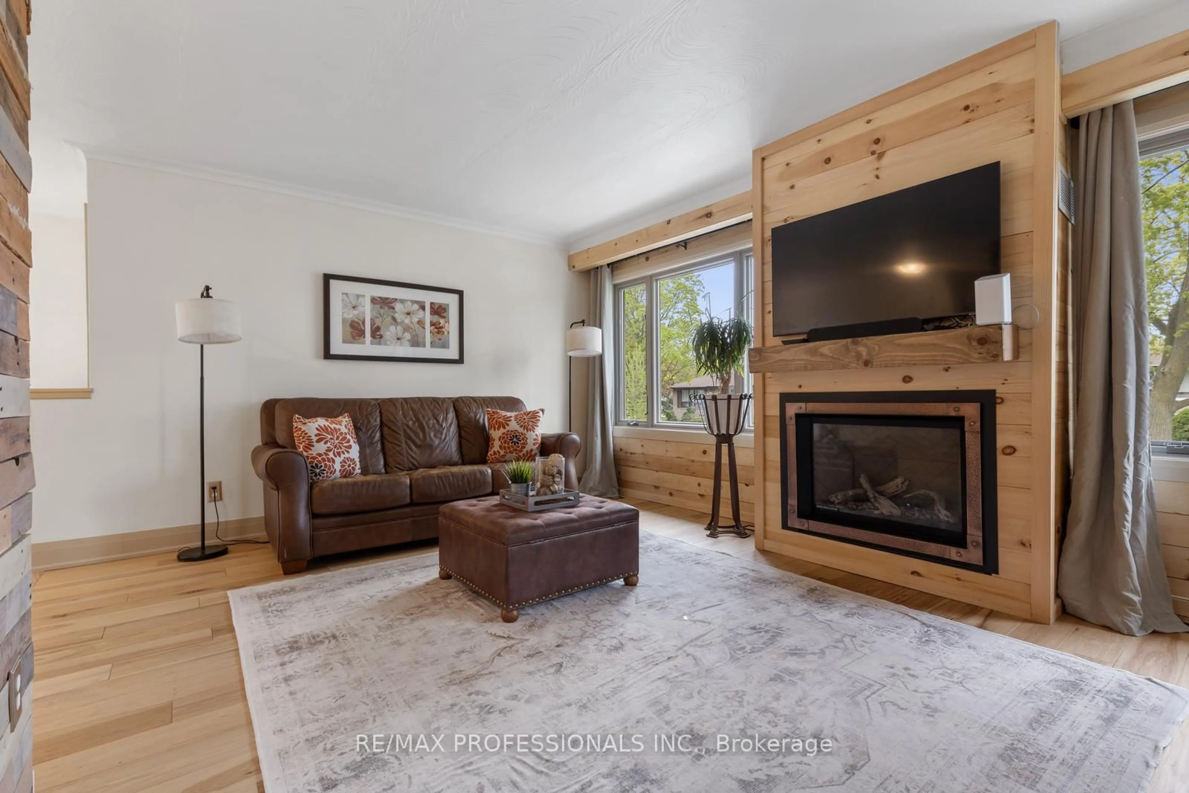 Living room with furniture, wood/laminate floor for 3 Littlewood Cres, Toronto Ontario M9C 4A9
