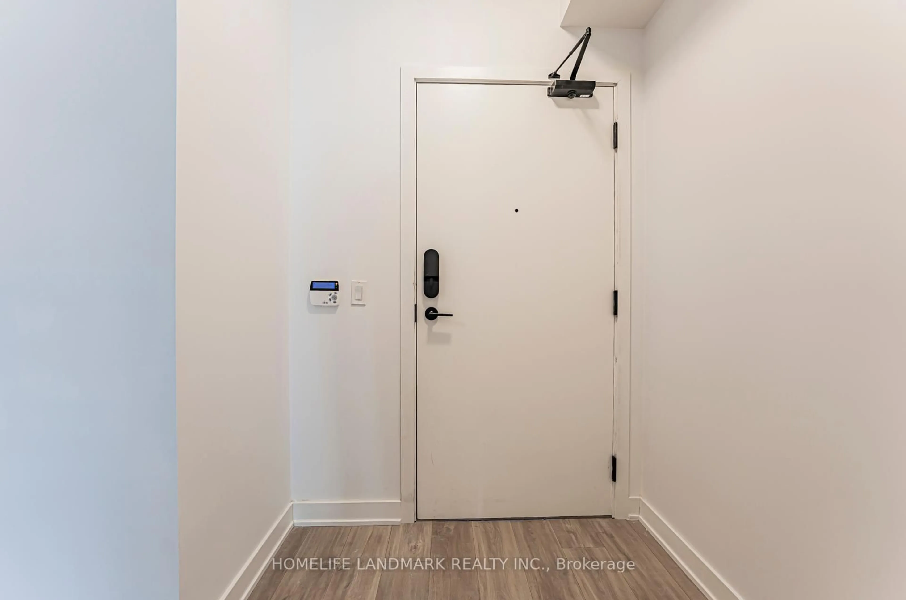 Indoor entryway for 4675 Metcalfe Ave #1601, Mississauga Ontario L5M 0Z8