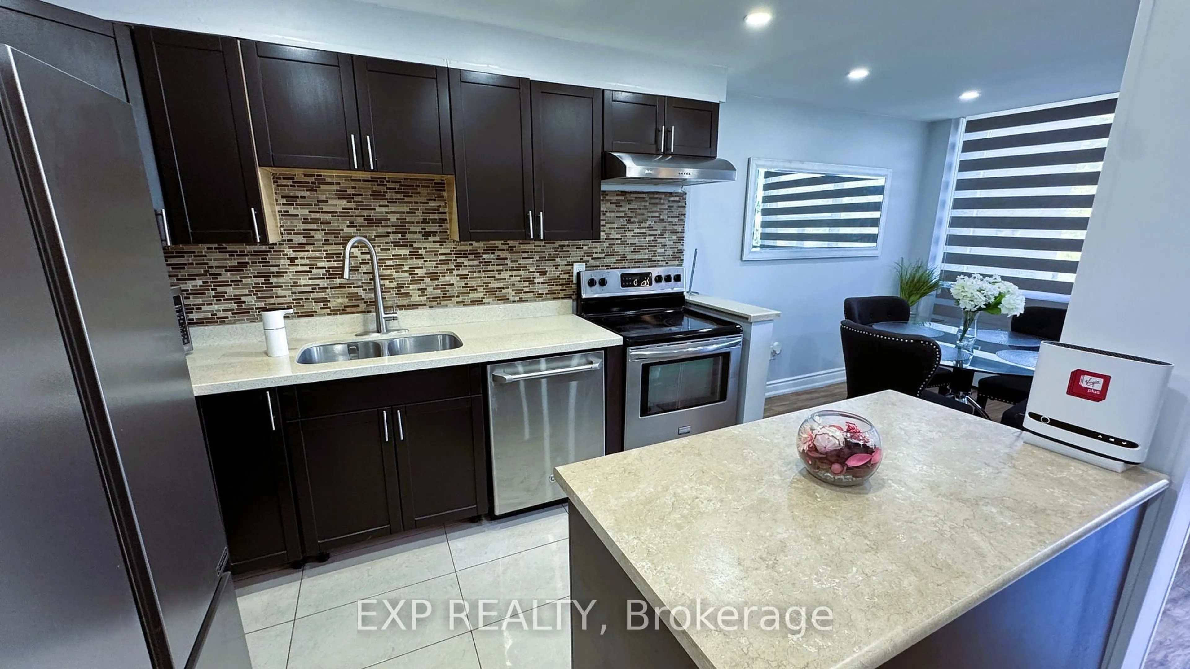 Open concept kitchen, ceramic/tile floor for 2121 Roche Crt #302, Mississauga Ontario L5K 2C7