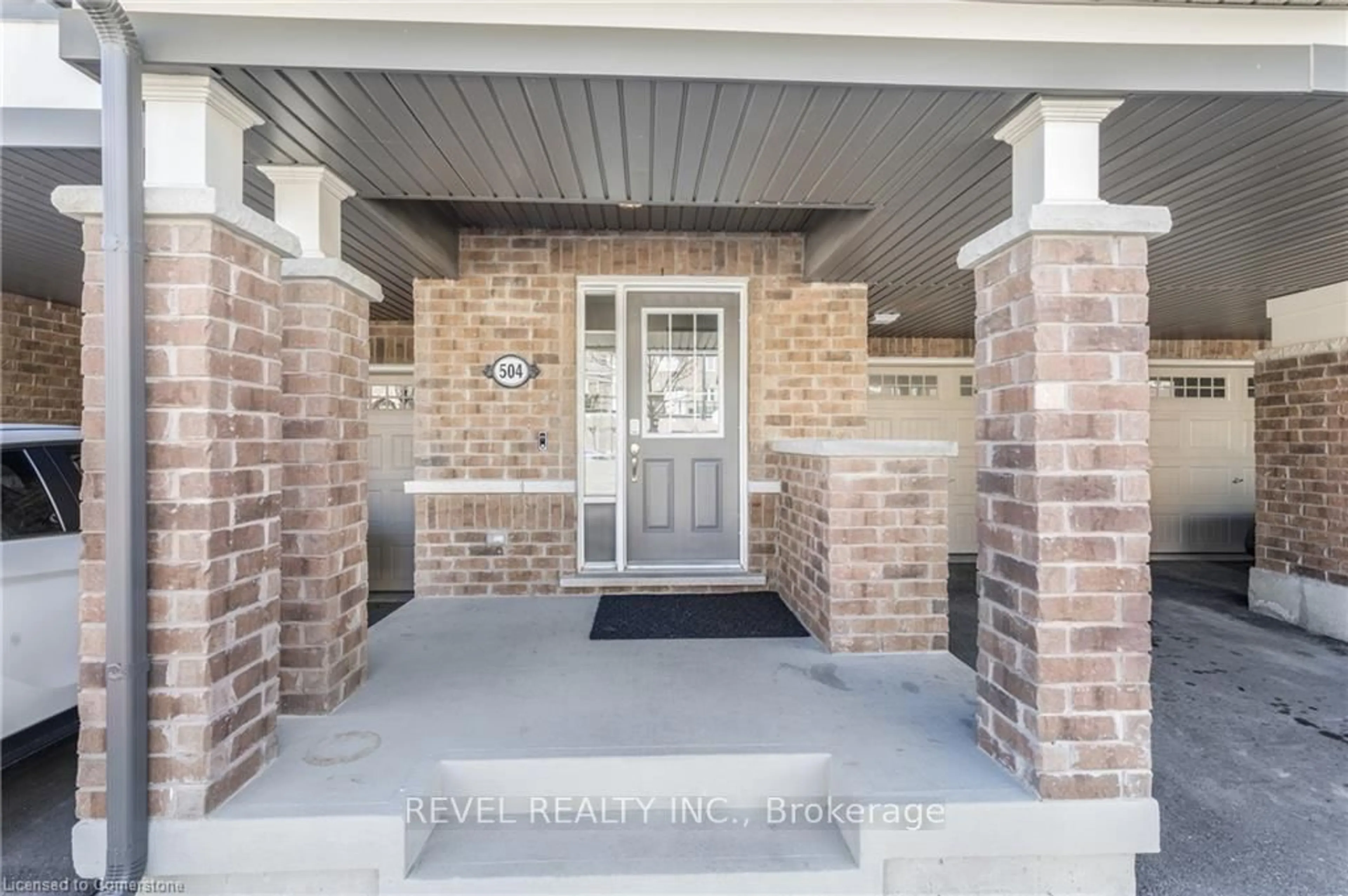 Indoor entryway for 504 Buckeye Crt, Milton Ontario L9T 7E7