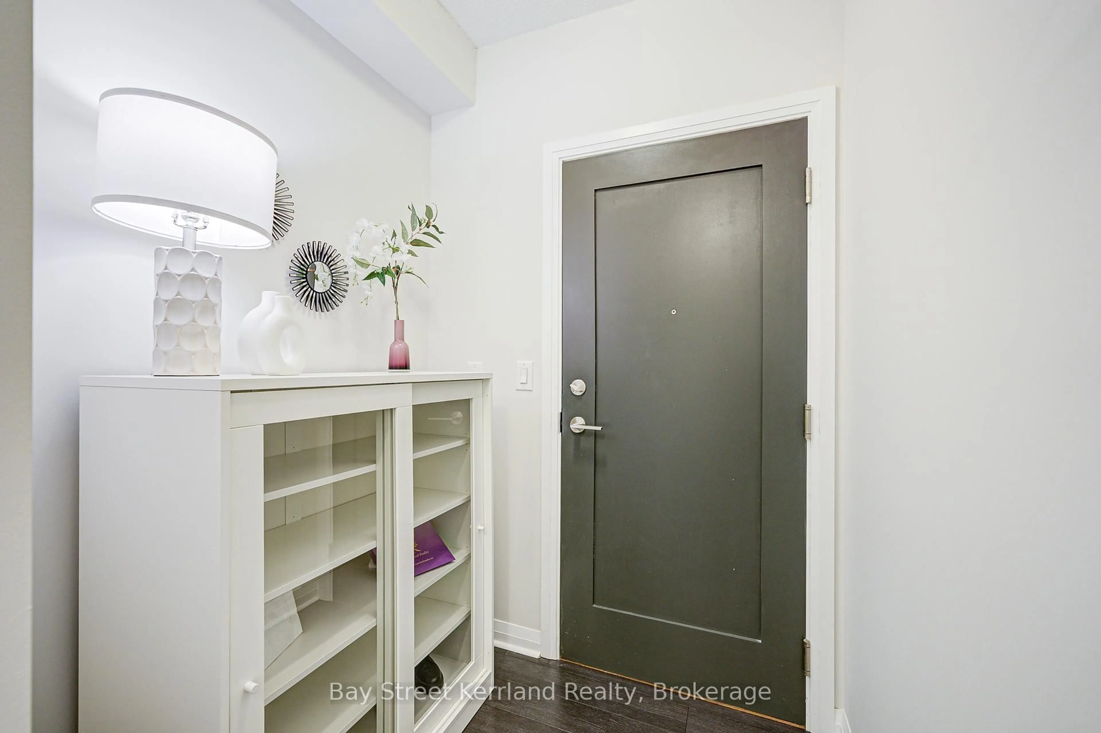 Indoor entryway for 5025 Four Springs Ave #1502, Mississauga Ontario L5R 0G5