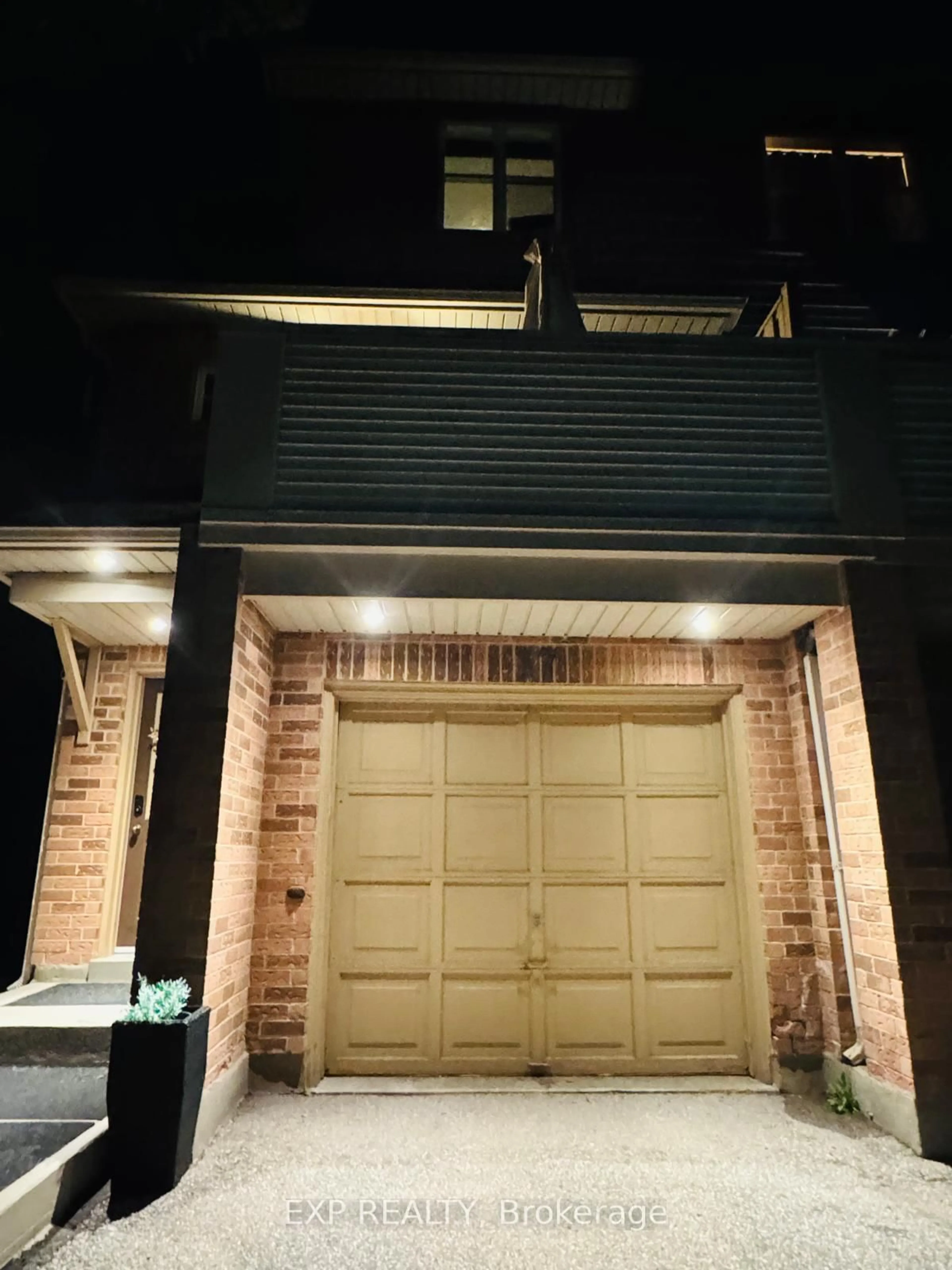 Home with brick exterior material, street for 2531 Northampton Blvd #17, Burlington Ontario L7M 4H5