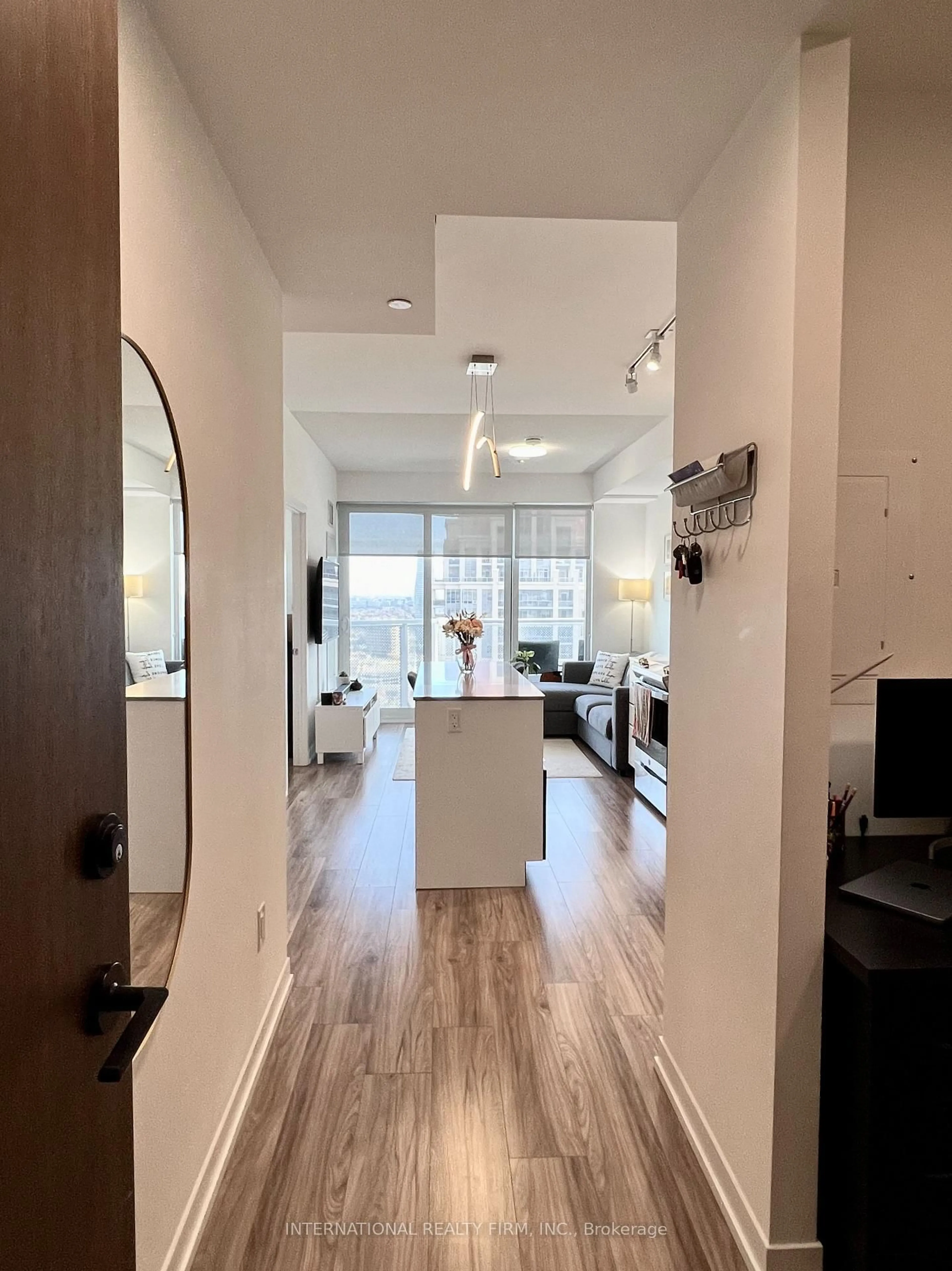 Indoor entryway for 4065 Confederation Pkwy #2605, Mississauga Ontario L5B 0L4