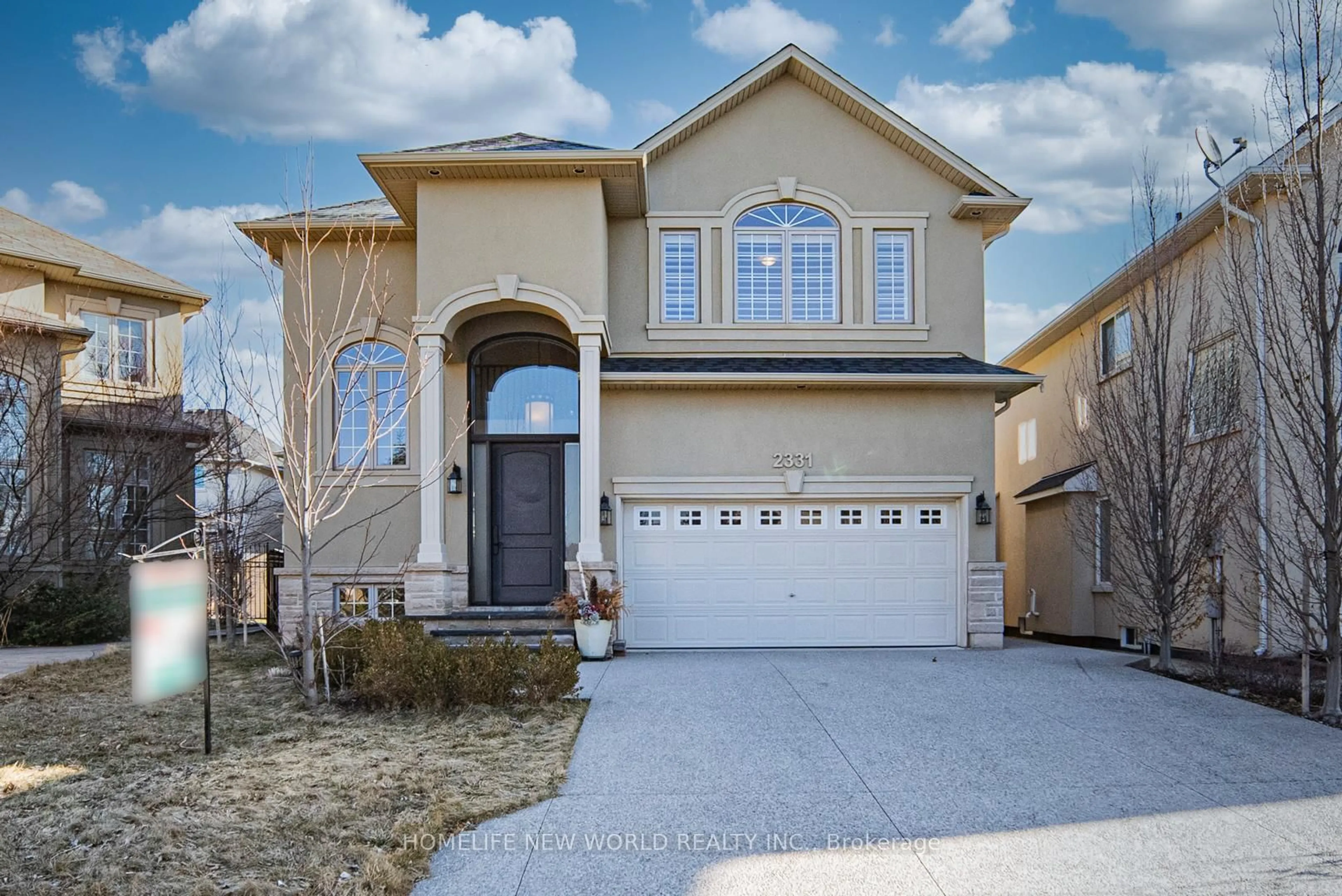 Home with vinyl exterior material, street for 2331 Millstone Dr, Oakville Ontario L6M 0H1