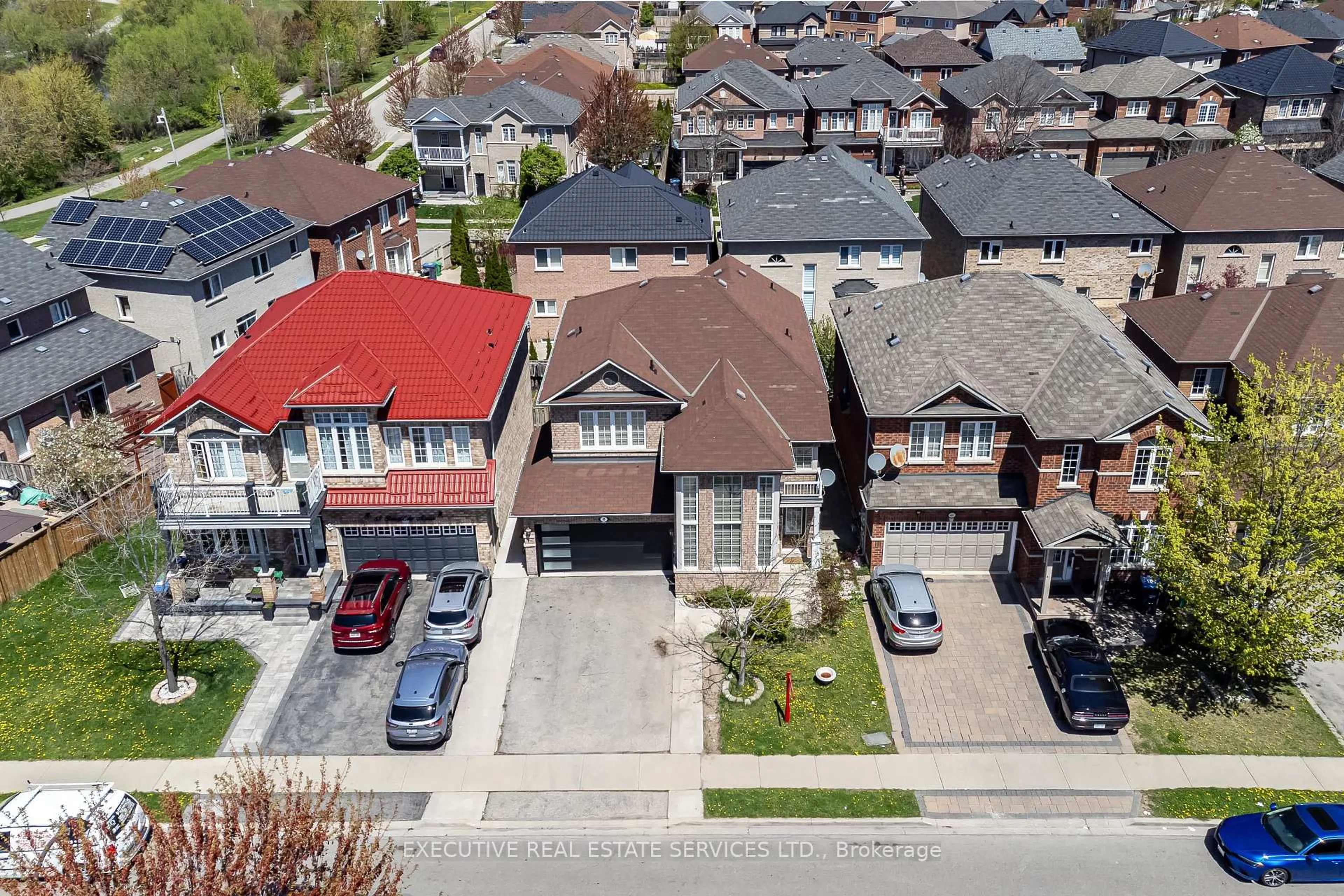 A pic from outside/outdoor area/front of a property/back of a property/a pic from drone, street for 85 Stoneylake Ave, Brampton Ontario L6V 4T7