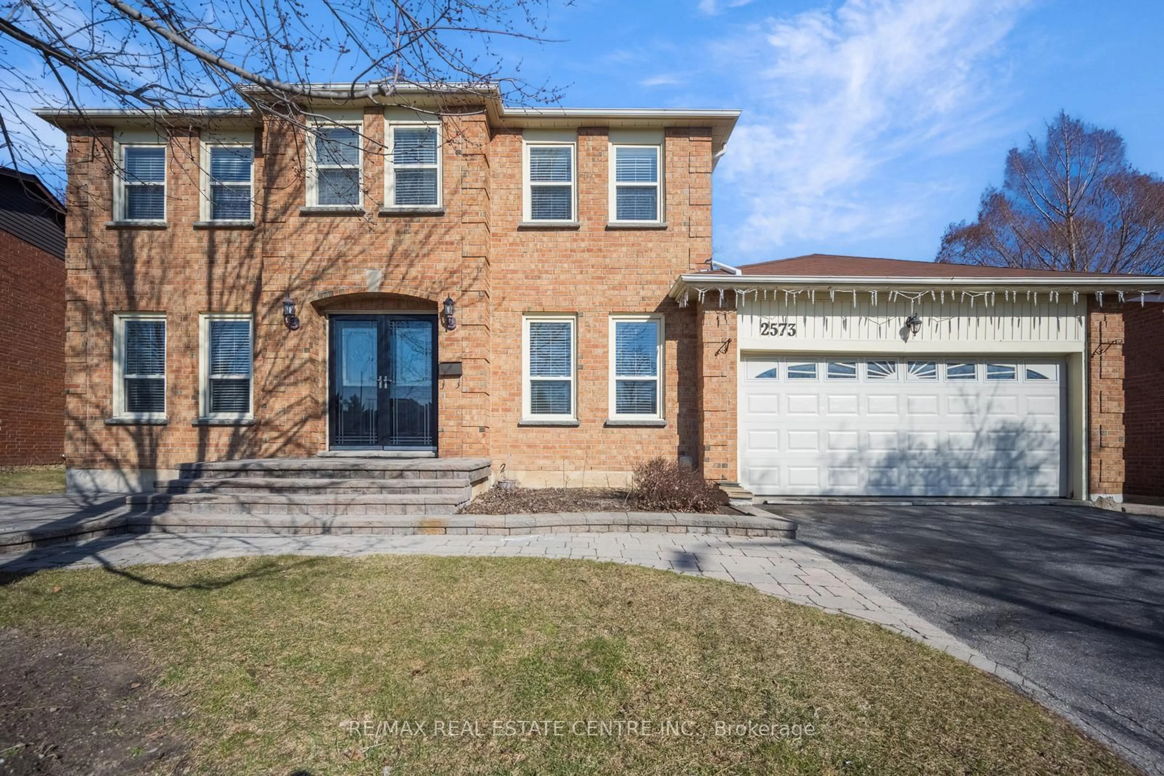 Home with brick exterior material, street for 2573 Oshkin Crt, Mississauga Ontario L5N 3Z3