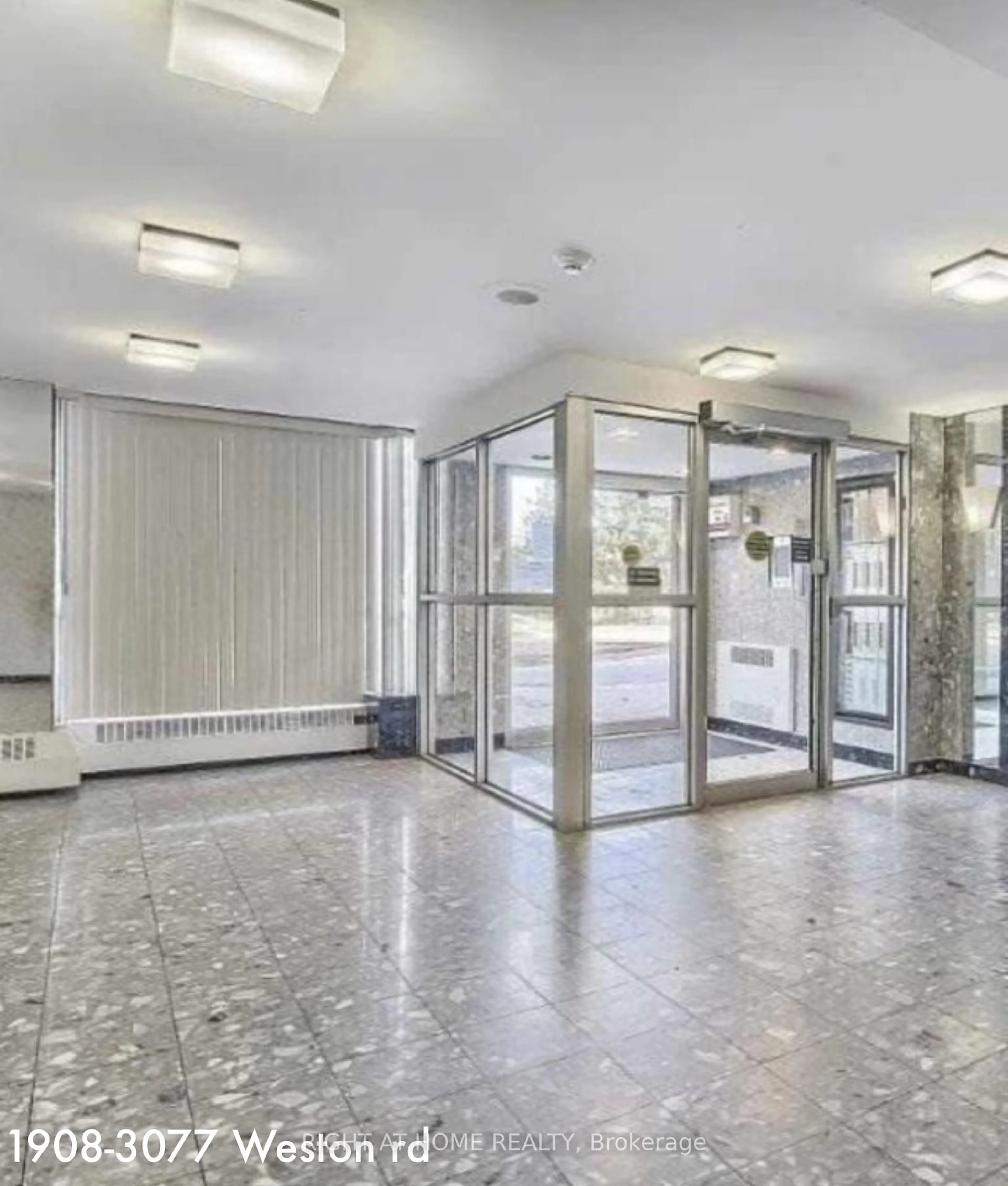 Indoor foyer for 3077 WESTON Rd #1908, Toronto Ontario M9M 3A1