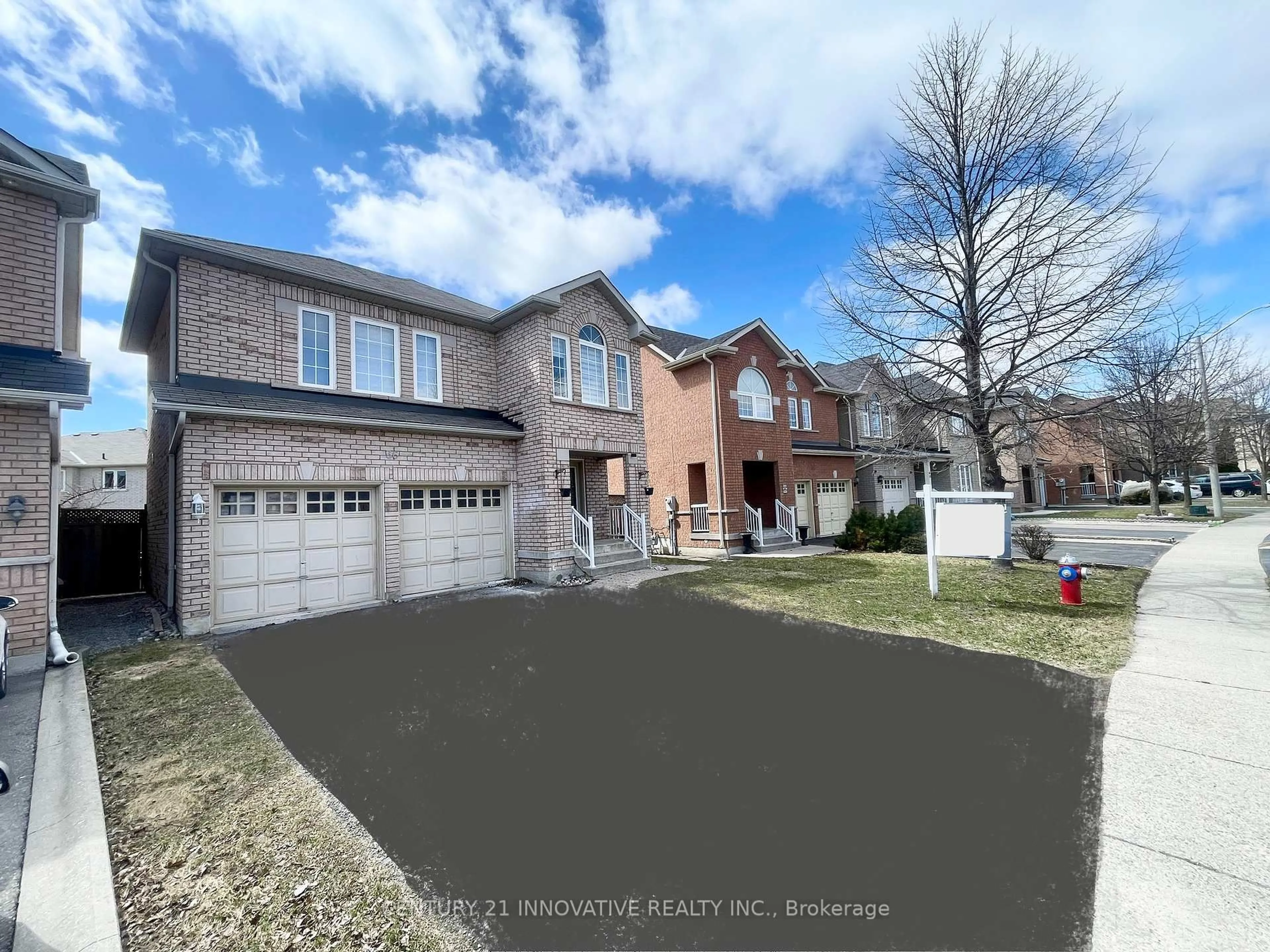 A pic from outside/outdoor area/front of a property/back of a property/a pic from drone, street for 36 Echoridge Dr, Brampton Ontario L7A 3K8