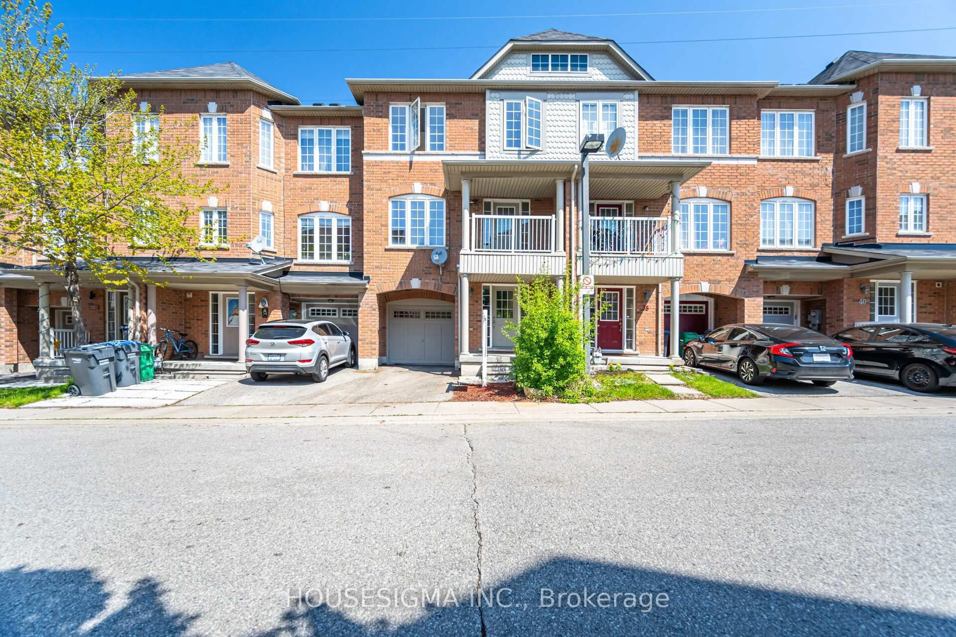 A pic from outside/outdoor area/front of a property/back of a property/a pic from drone, street for 36 Arizona Dr, Brampton Ontario L6Y 0R6