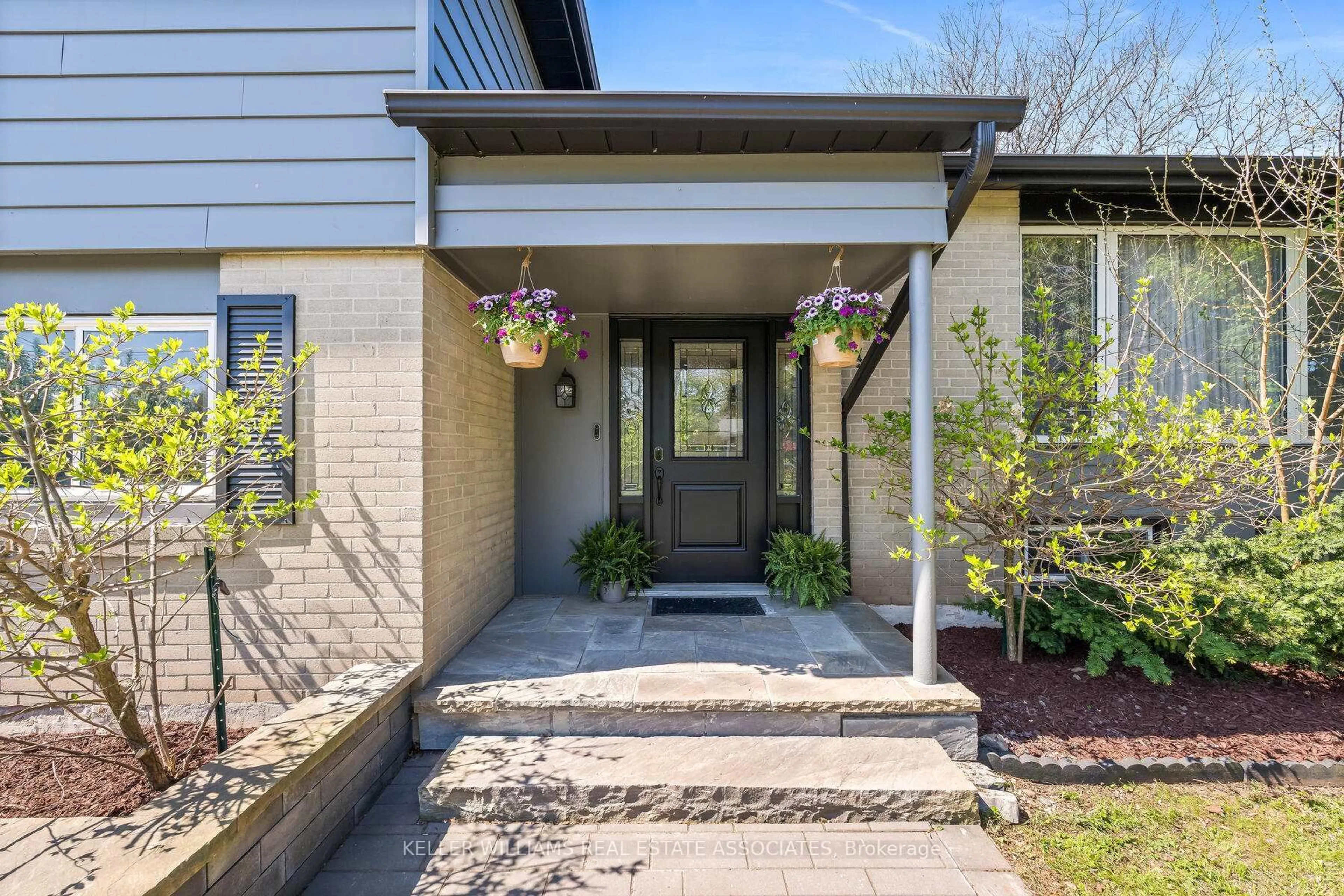 Unknown for 102 Moore Park Cres, Halton Hills Ontario L7G 2T4