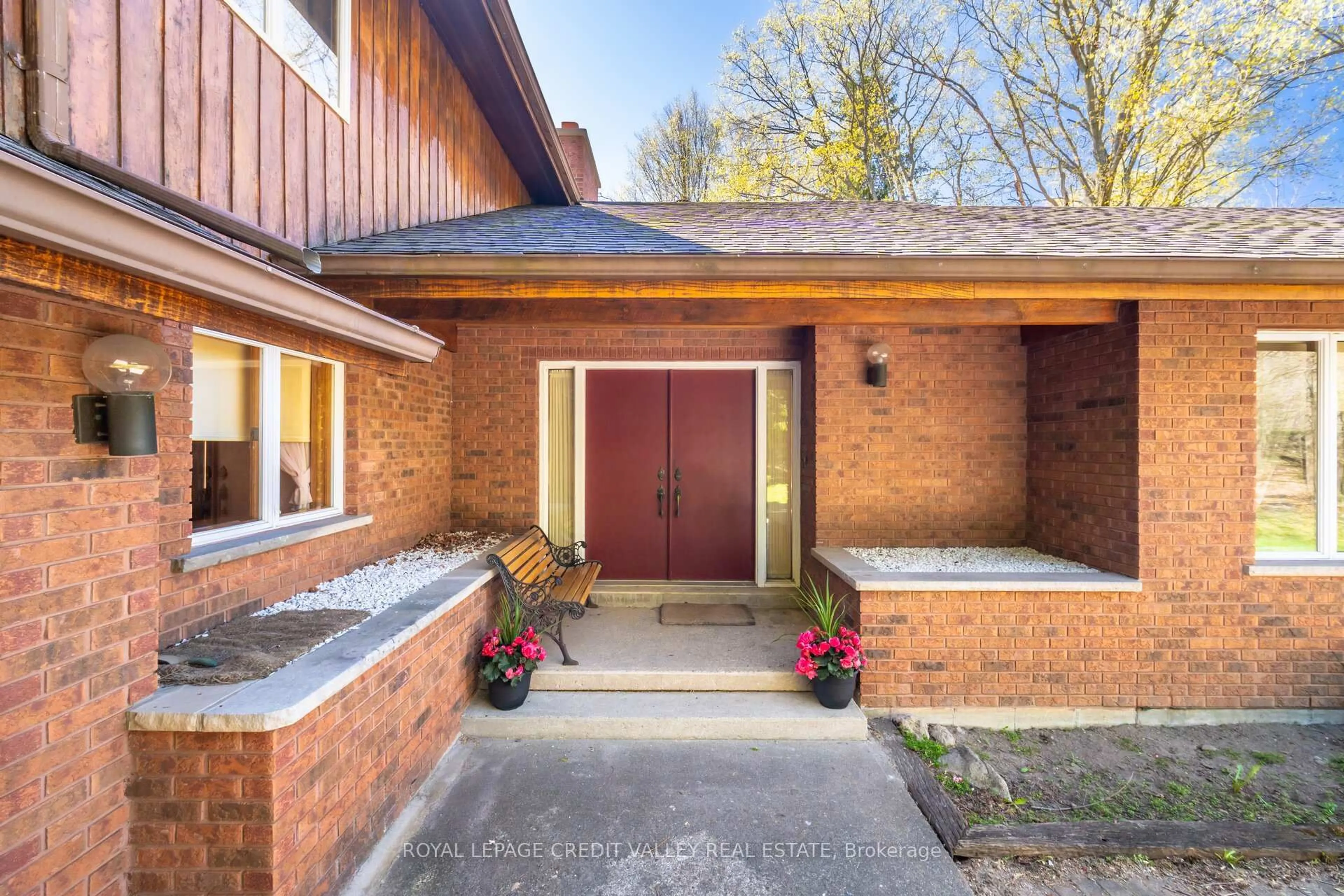 Home with brick exterior material, building for 17940 Airport Rd, Caledon Ontario L7K 2G8