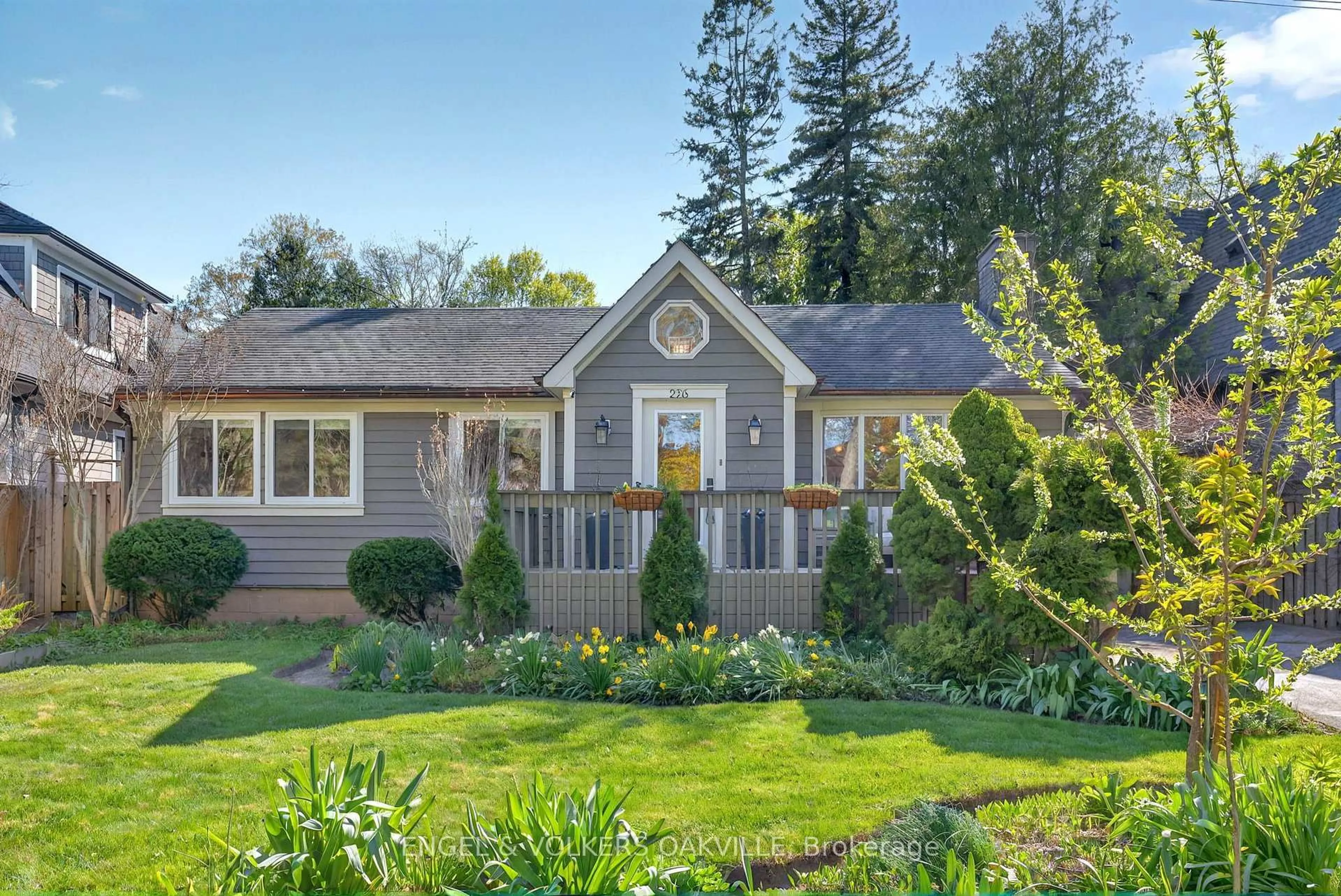 Home with vinyl exterior material, street for 236 Burton Rd, Oakville Ontario L6K 2K5