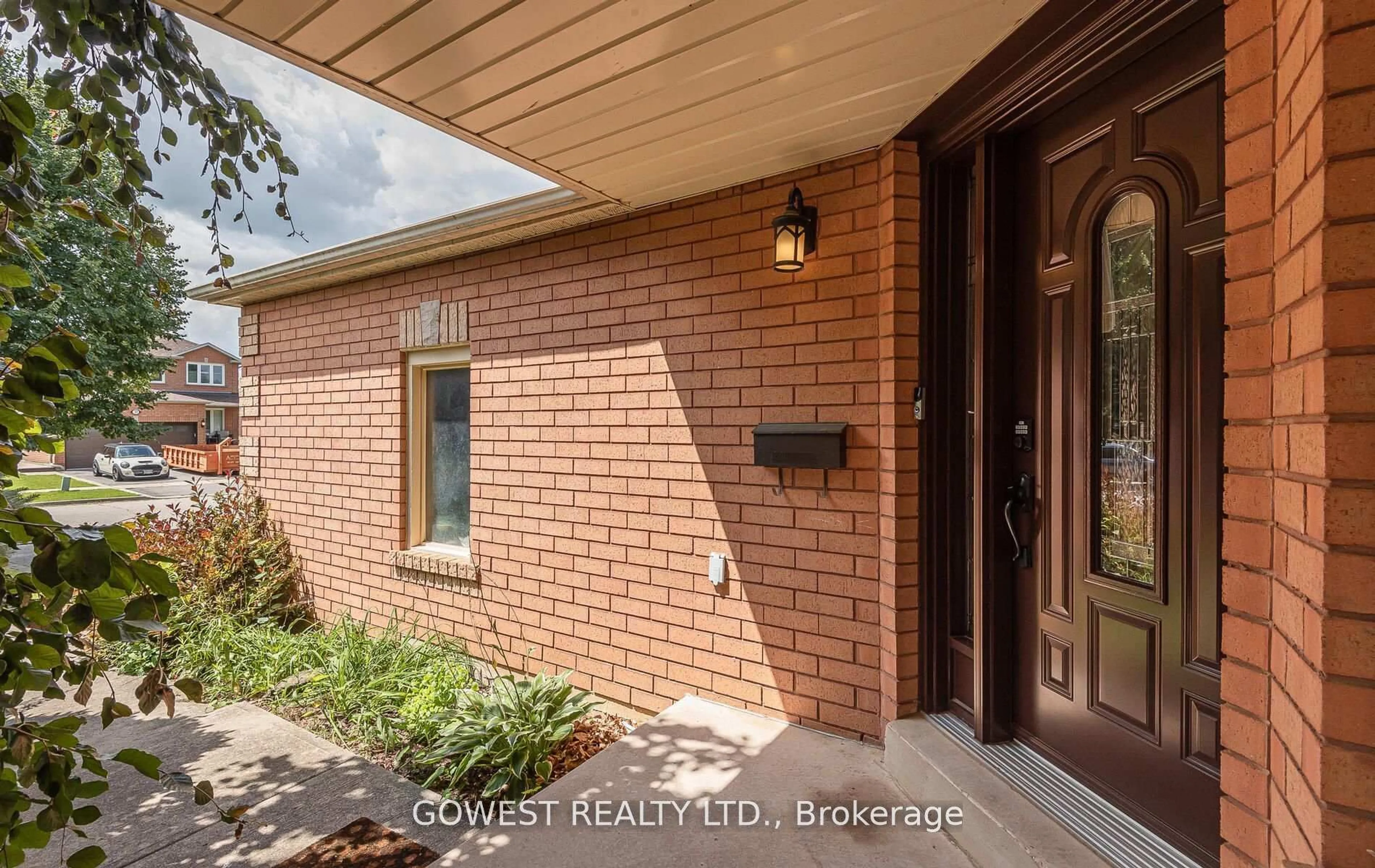 Home with brick exterior material, street for 52 Davis Cres, Halton Hills Ontario L7G 5P5