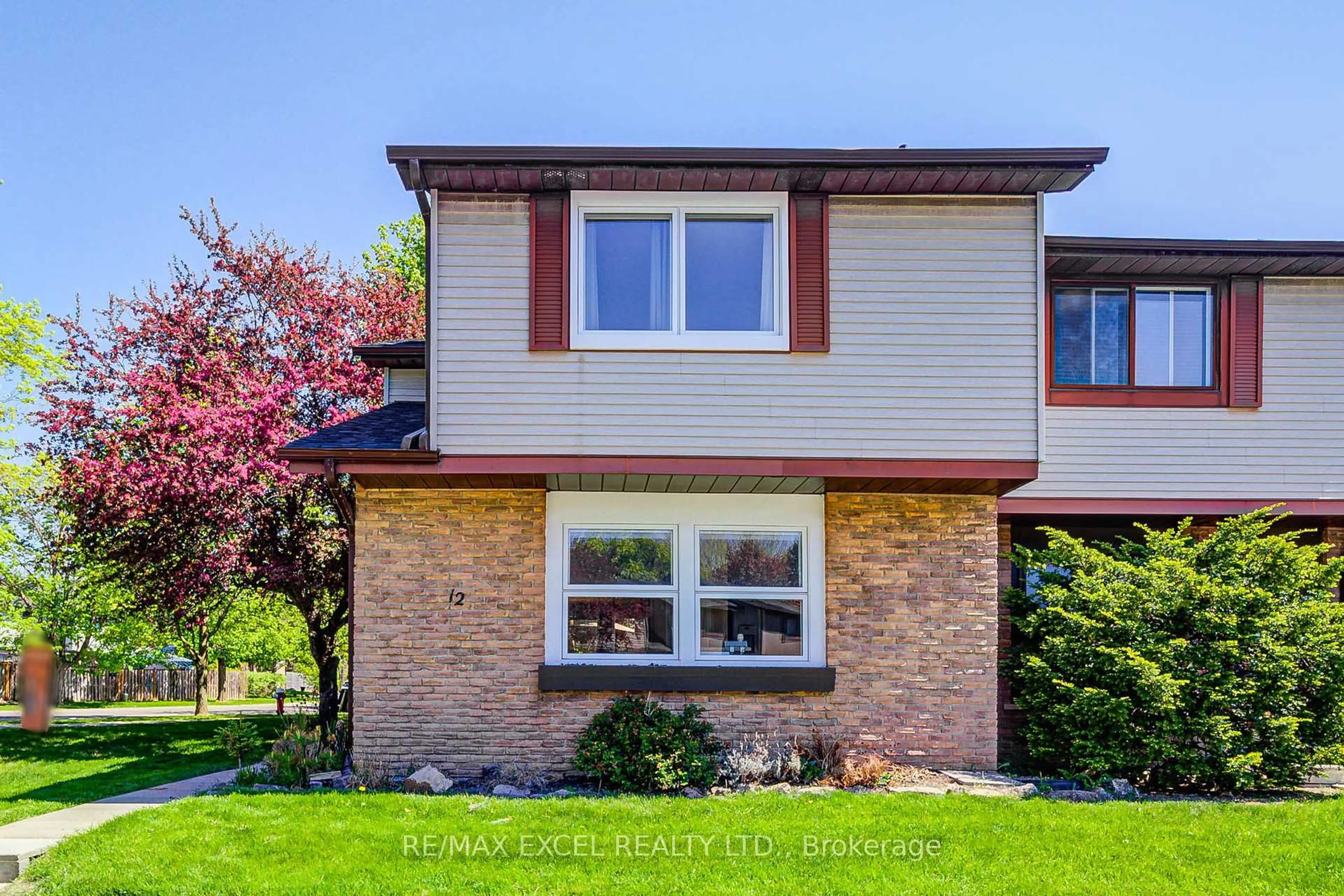 Home with brick exterior material, street for 6433 Charing Dr #12, Mississauga Ontario L5N 1L6