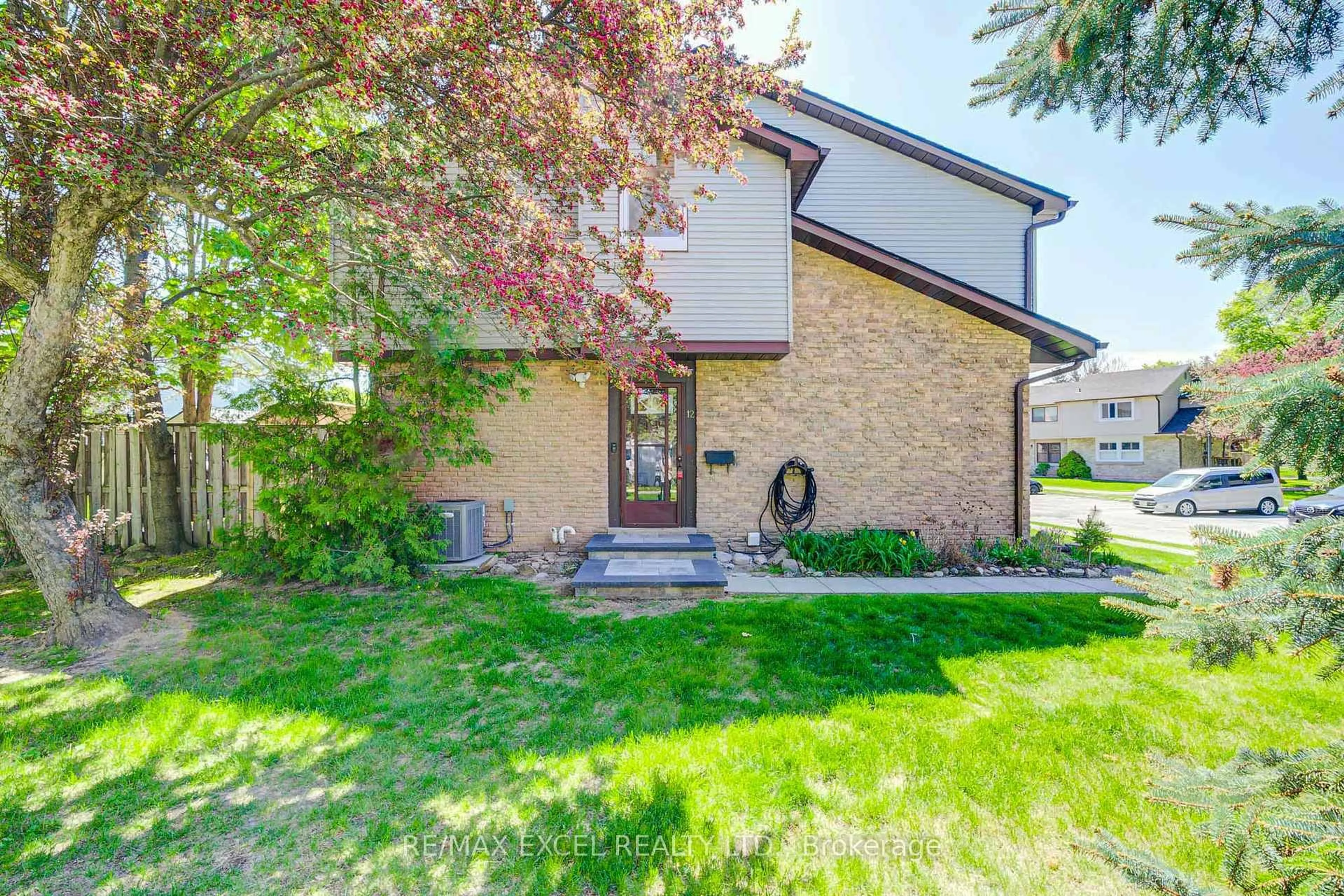 Patio, street for 6433 Charing Dr #12, Mississauga Ontario L5N 1L6