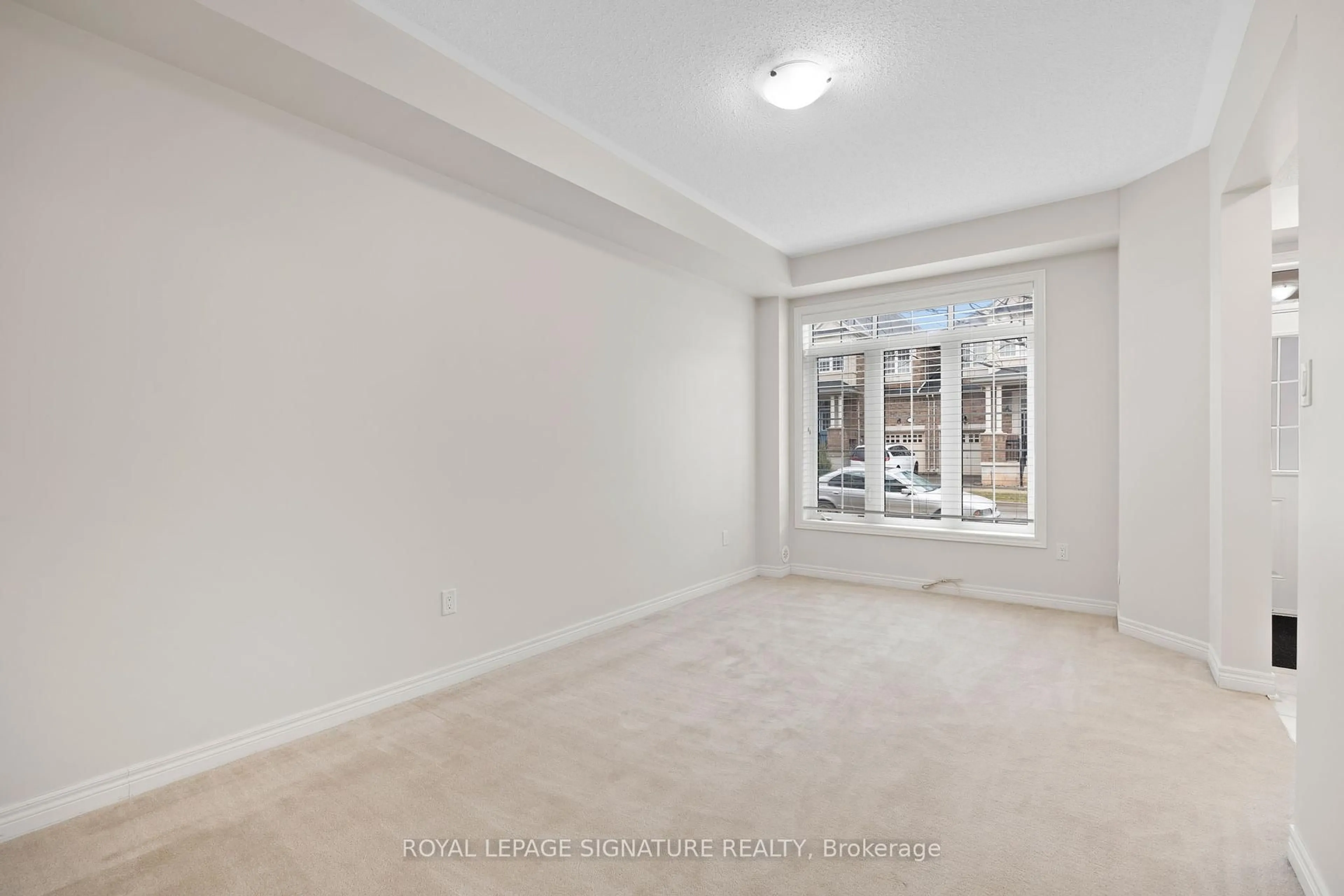 A pic of a room for 3046 Eberly Woods Dr, Oakville Ontario L6M 0T5