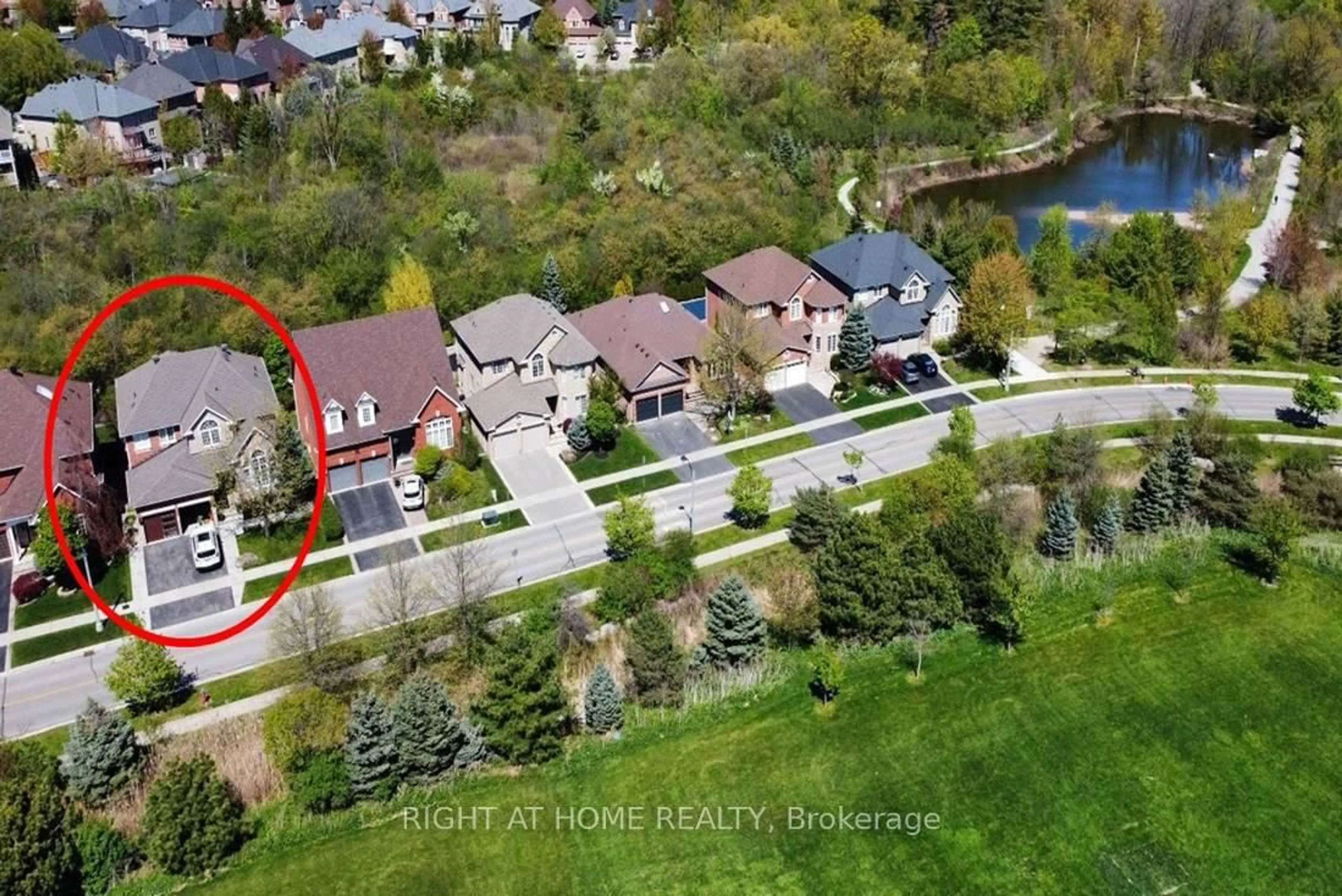 A pic from outside/outdoor area/front of a property/back of a property/a pic from drone, water/lake/river/ocean view for 1504 Pinery Cres, Oakville Ontario L6H 7J9