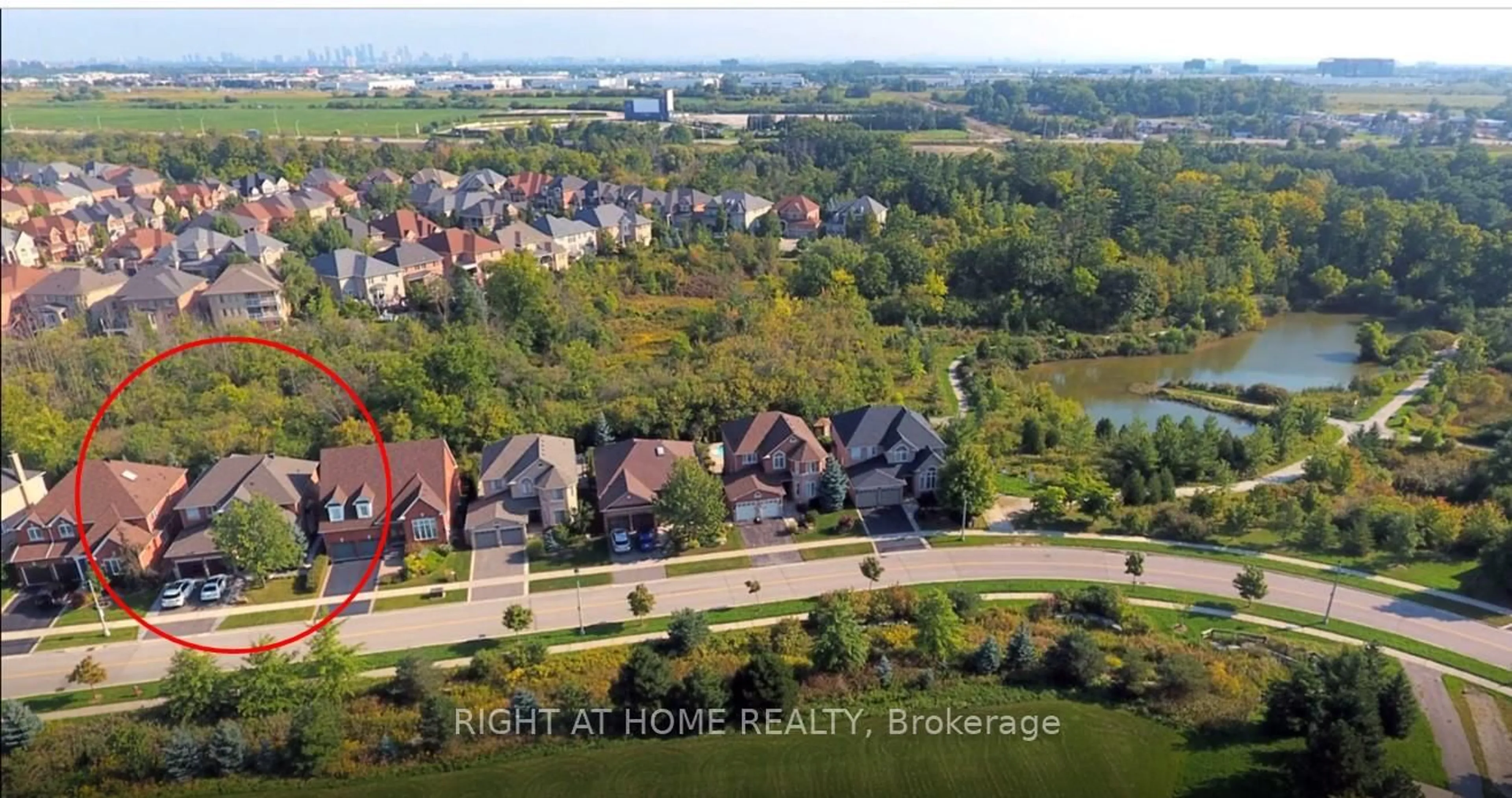 A pic from outside/outdoor area/front of a property/back of a property/a pic from drone, water/lake/river/ocean view for 1504 Pinery Cres, Oakville Ontario L6H 7J9