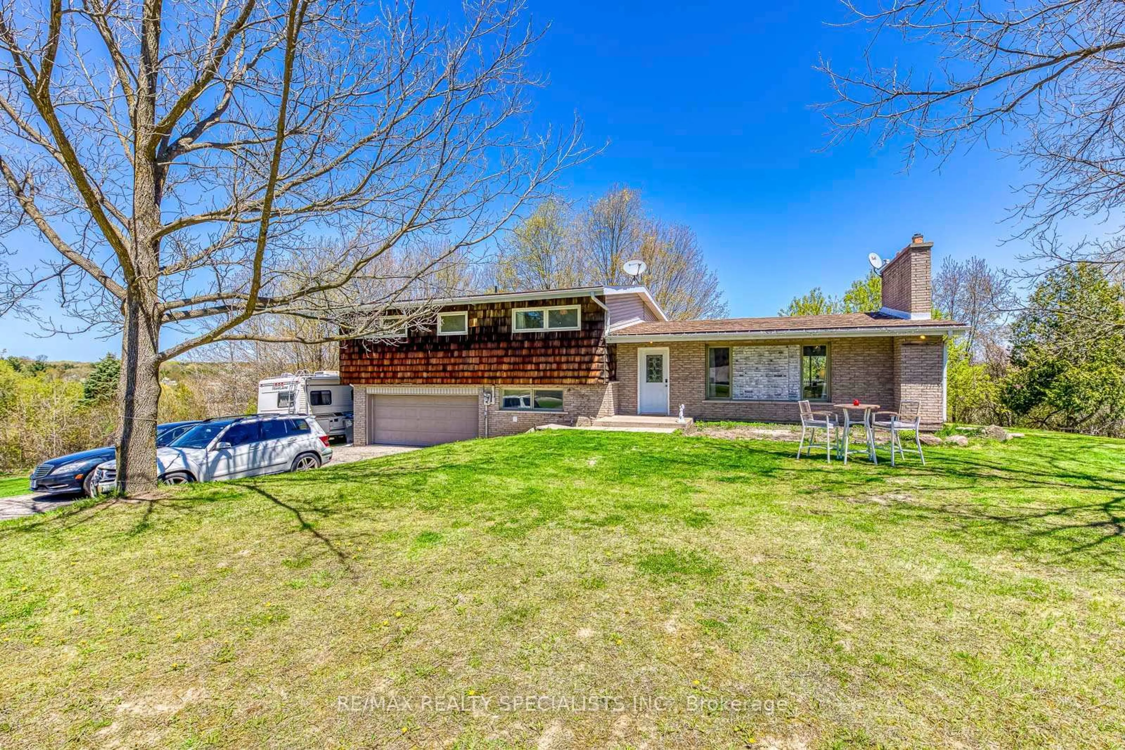 A pic from outside/outdoor area/front of a property/back of a property/a pic from drone, unknown for 15195 The Gore Rd, Caledon Ontario L7C 0X2