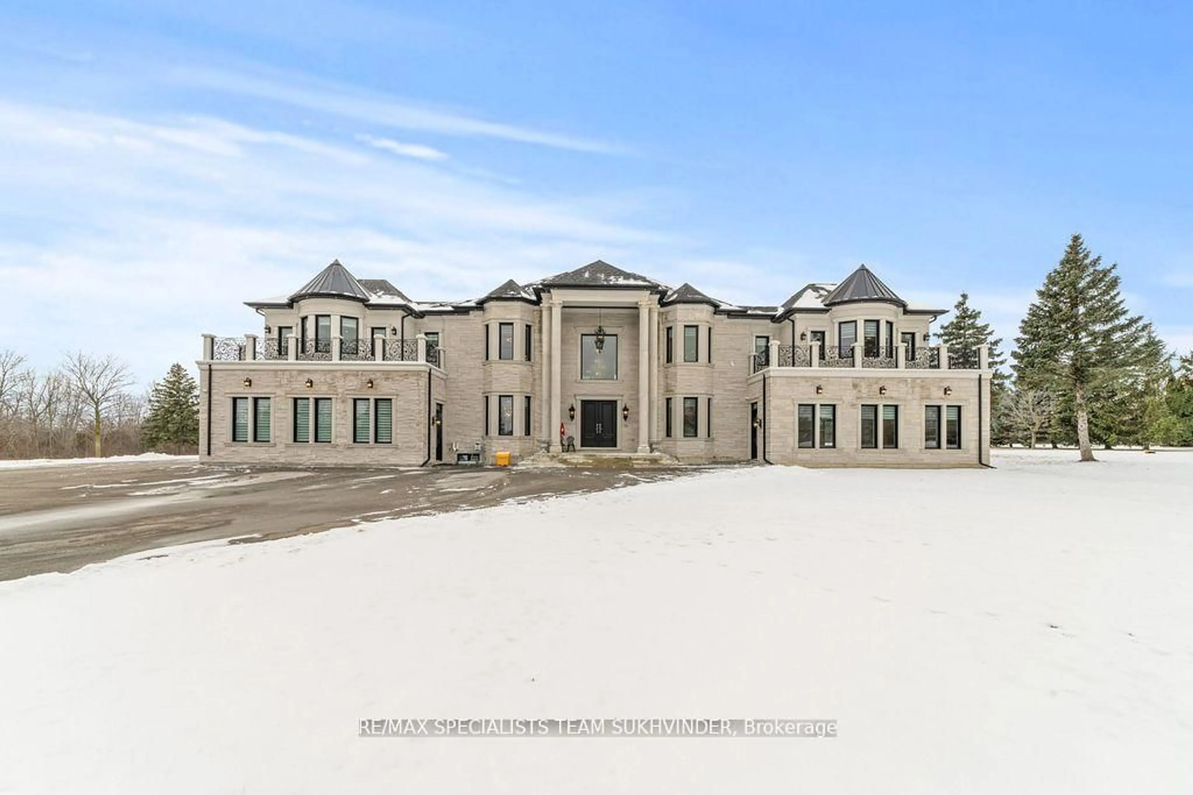Unknown for 4 Grafton Cres, Brampton Ontario L6P 0M1