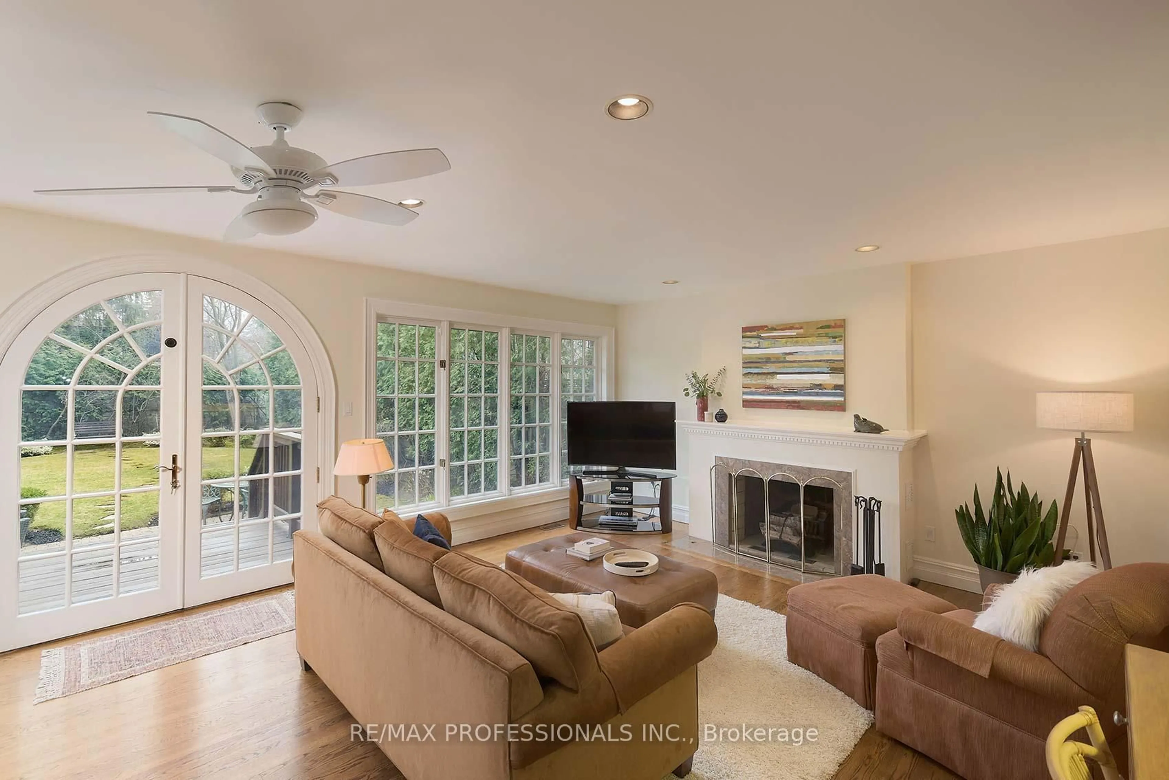 Living room with furniture, ceramic/tile floor for 15 Kingsgarden Rd, Toronto Ontario M8X 1S7