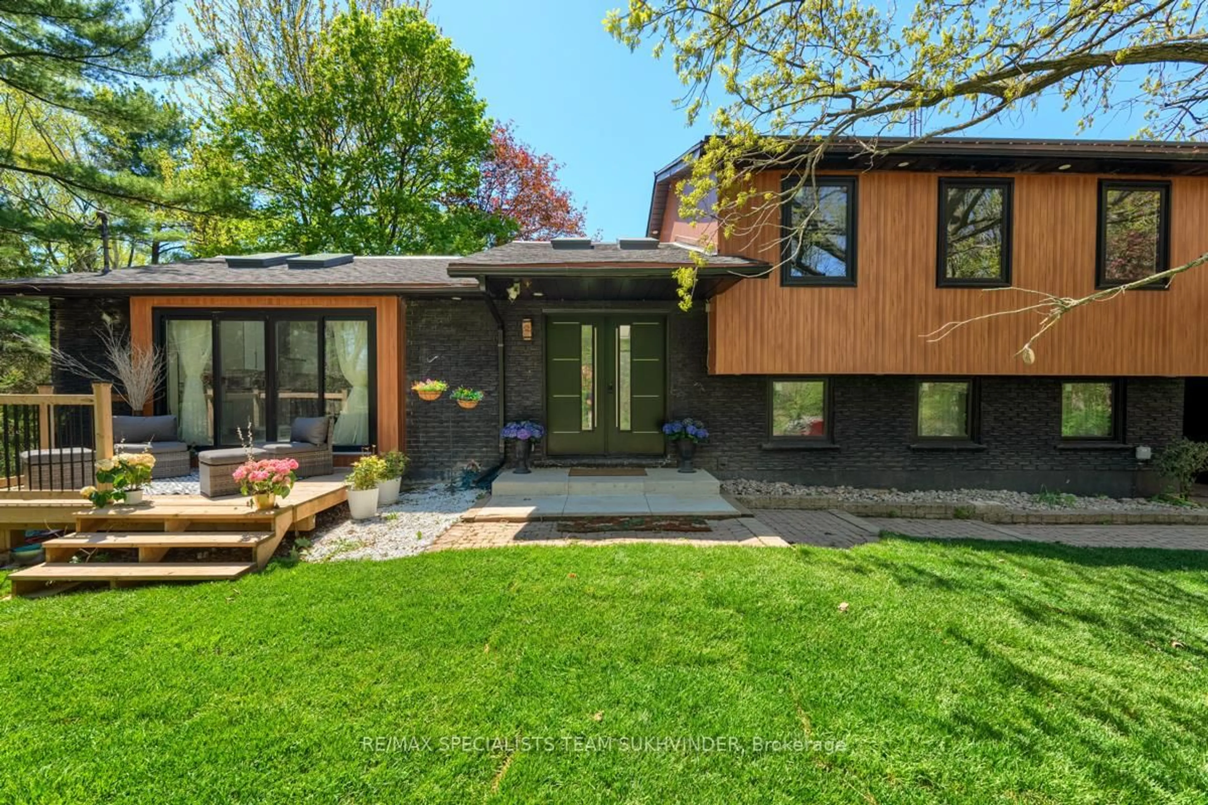 Home with brick exterior material, street for 6660 Appleby Line, Burlington Ontario L7M 0P7