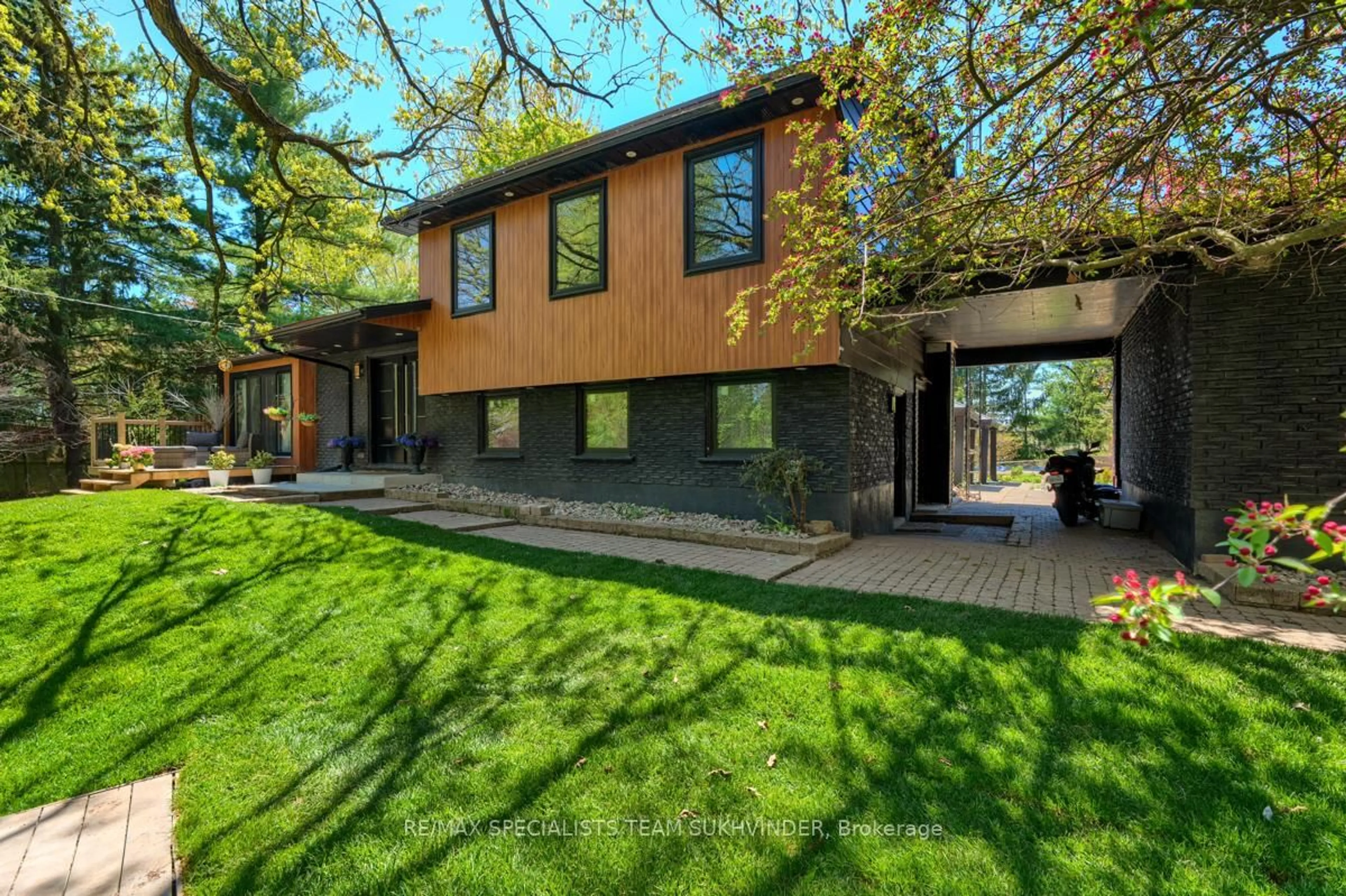 Home with brick exterior material, street for 6660 Appleby Line, Burlington Ontario L7M 0P7