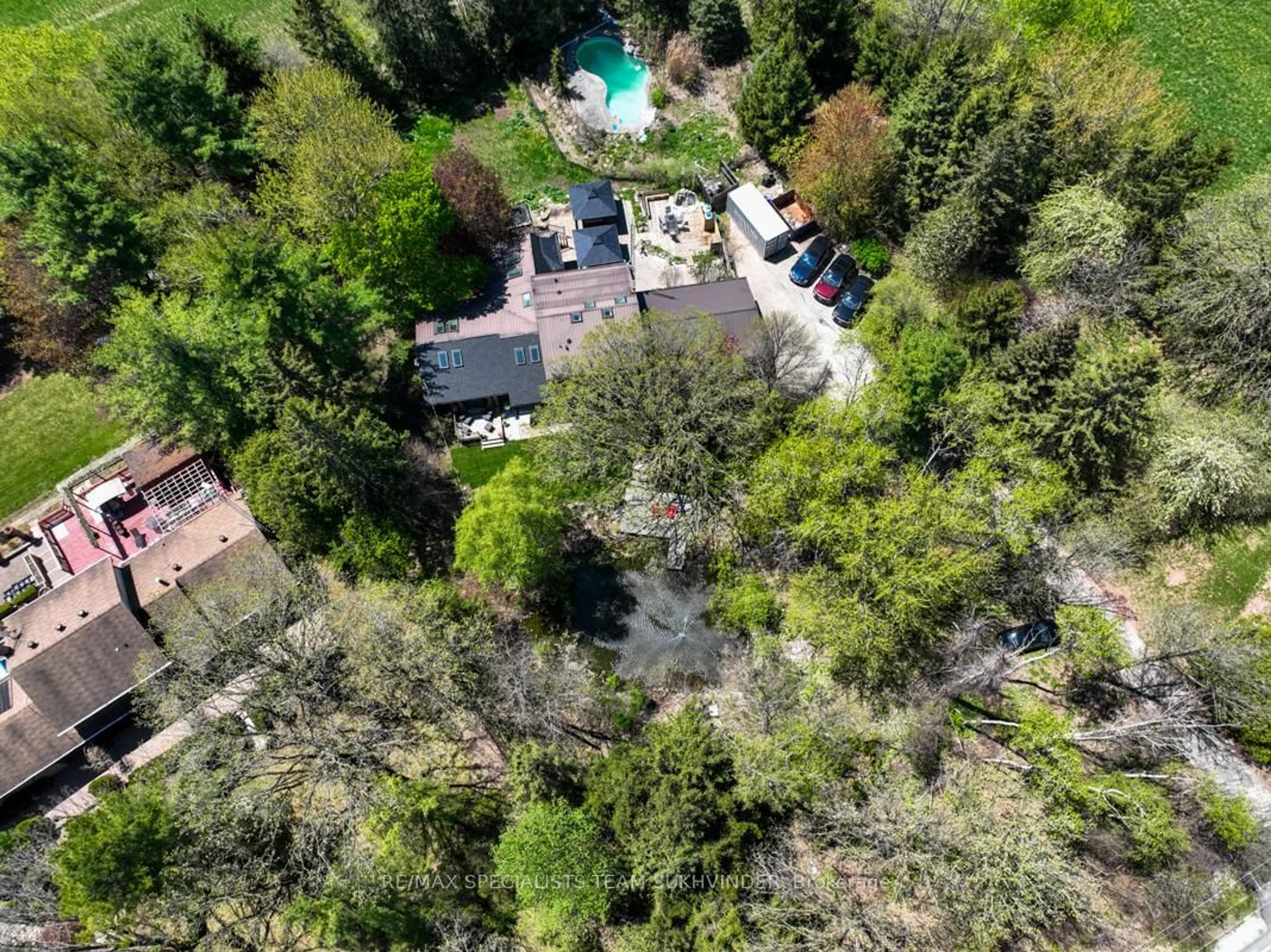 A pic from outside/outdoor area/front of a property/back of a property/a pic from drone, forest/trees view for 6660 Appleby Line, Burlington Ontario L7M 0P7