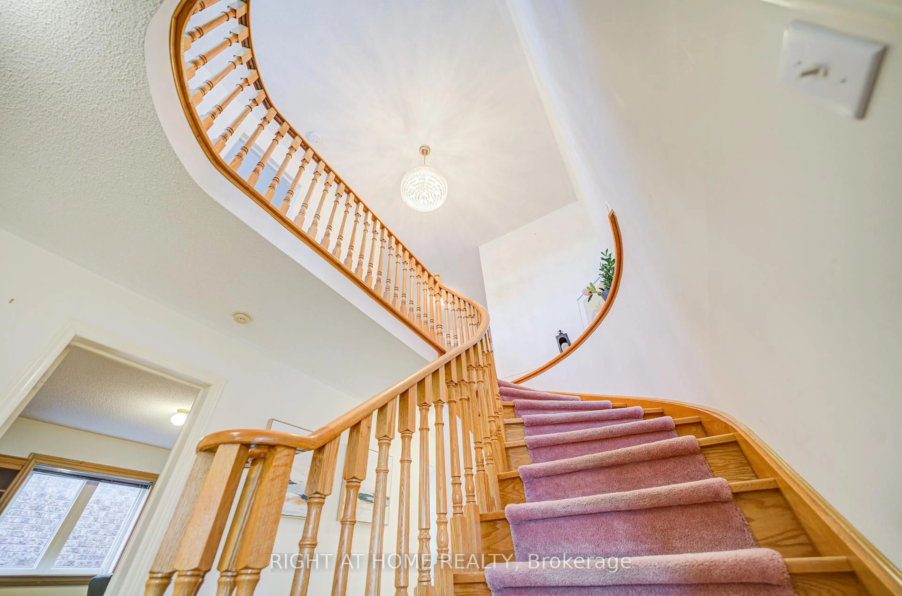 Stairs for 5203 Castlefield Dr, Mississauga Ontario L5V 1S2