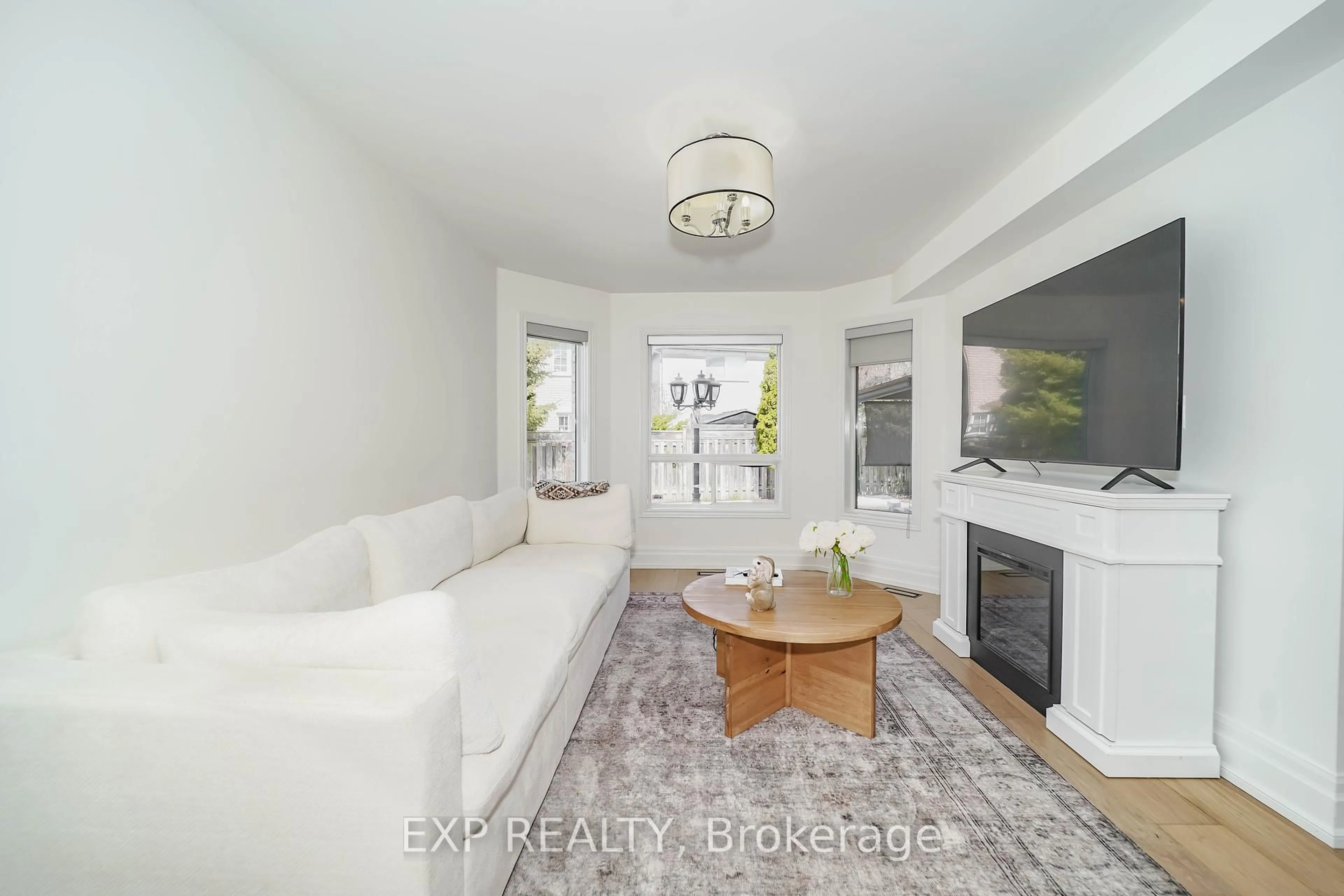 Living room with furniture, unknown for 36 Headwater Rd, Caledon Ontario L7E 2W2