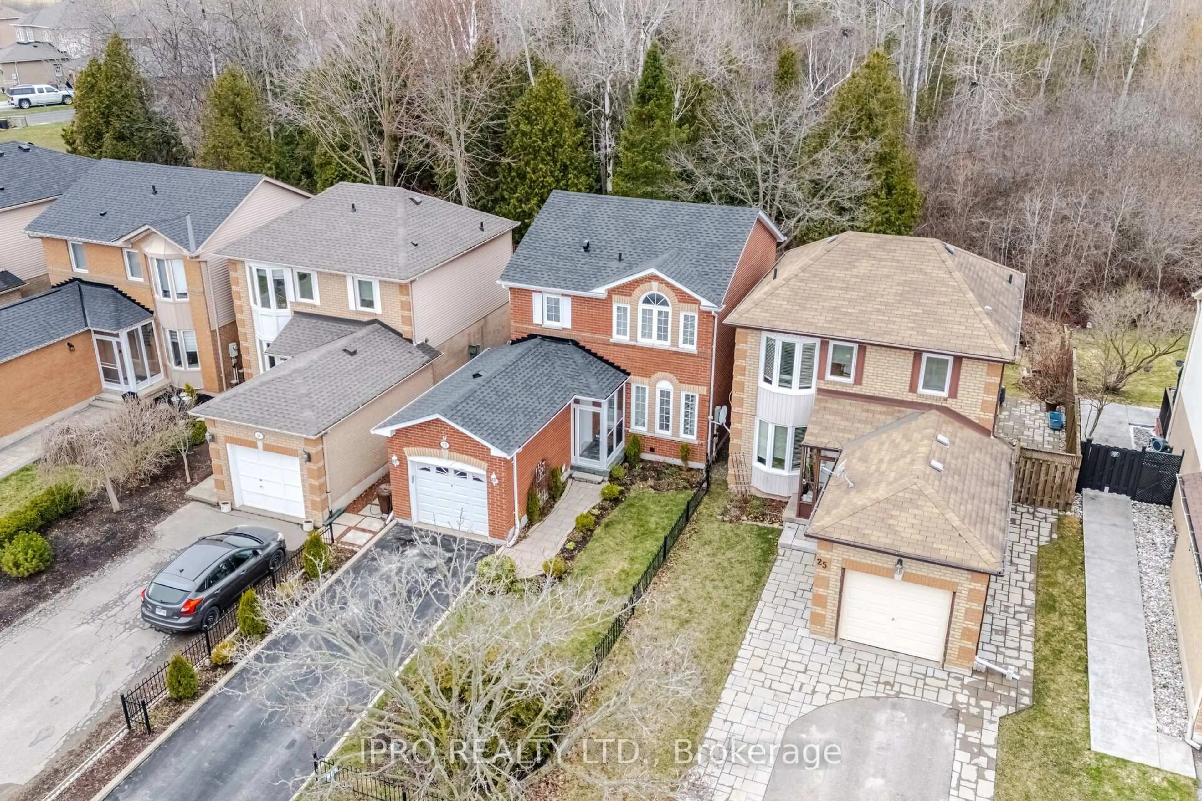 A pic from outside/outdoor area/front of a property/back of a property/a pic from drone, street for 27 Lasby Lane, Halton Hills Ontario L7J 2W9