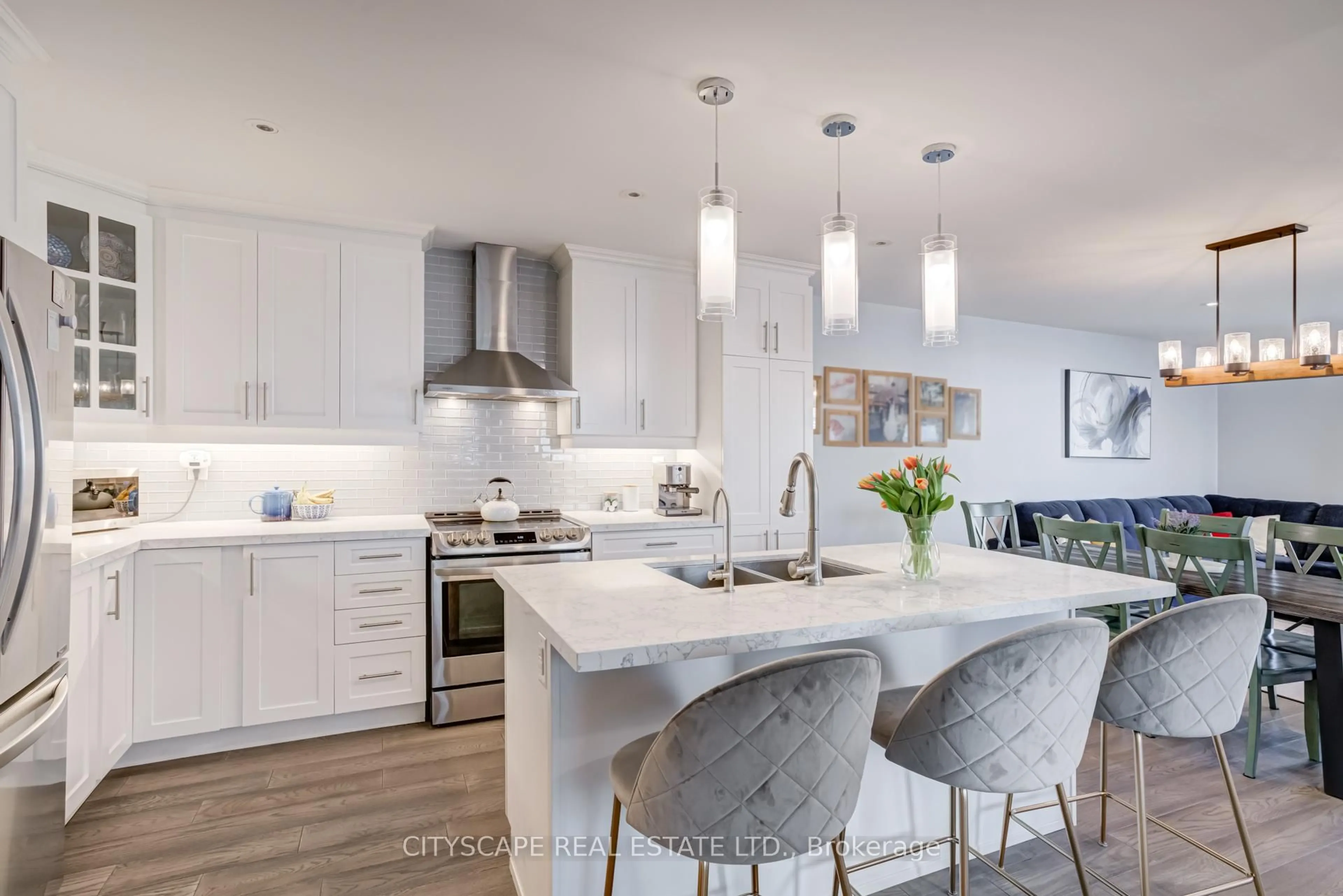 Open concept kitchen, ceramic/tile floor for 3206 Candela Dr, Mississauga Ontario L5A 2T8