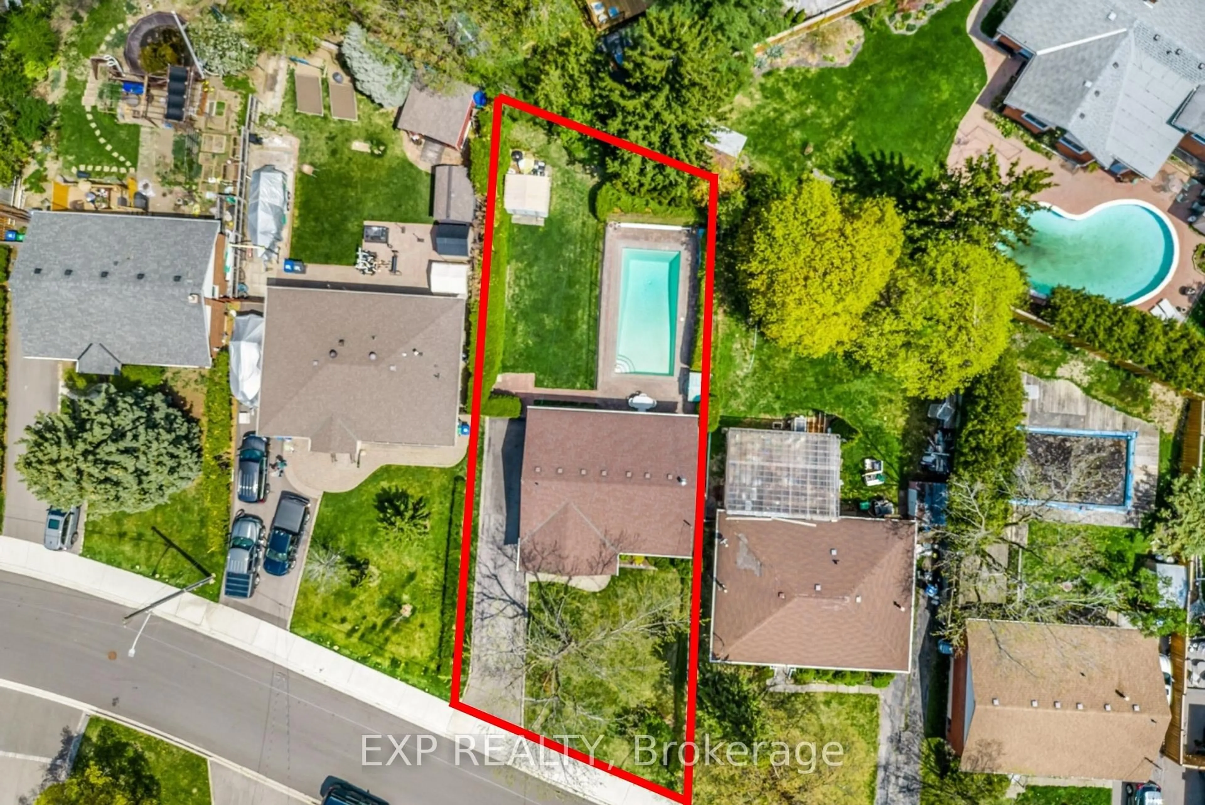 A pic from outside/outdoor area/front of a property/back of a property/a pic from drone, street for 43 Theodore Dr, Mississauga Ontario L5M 1E5