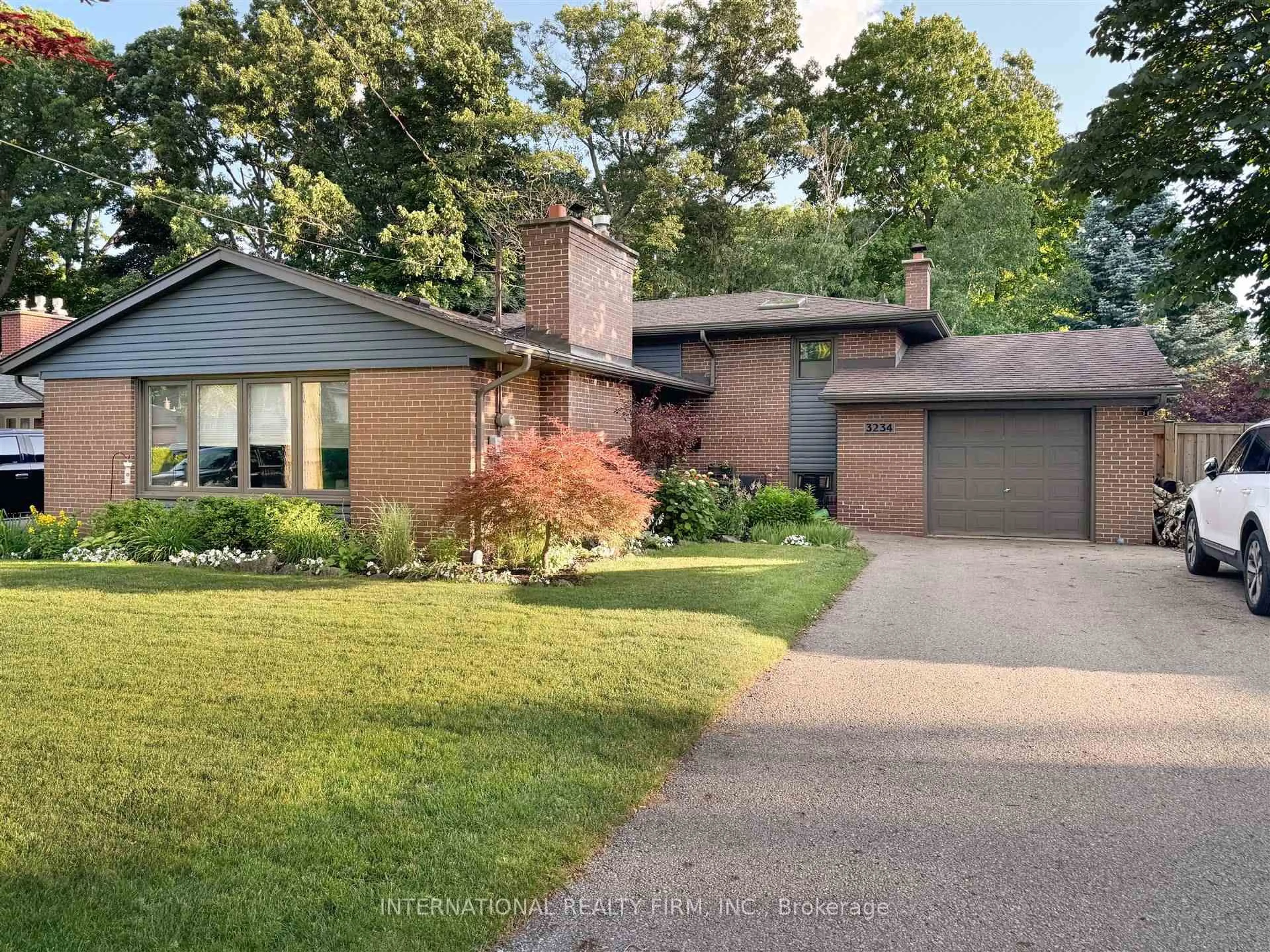 Home with brick exterior material, street for 3234 Flynn Cres, Mississauga Ontario L5C 2M3