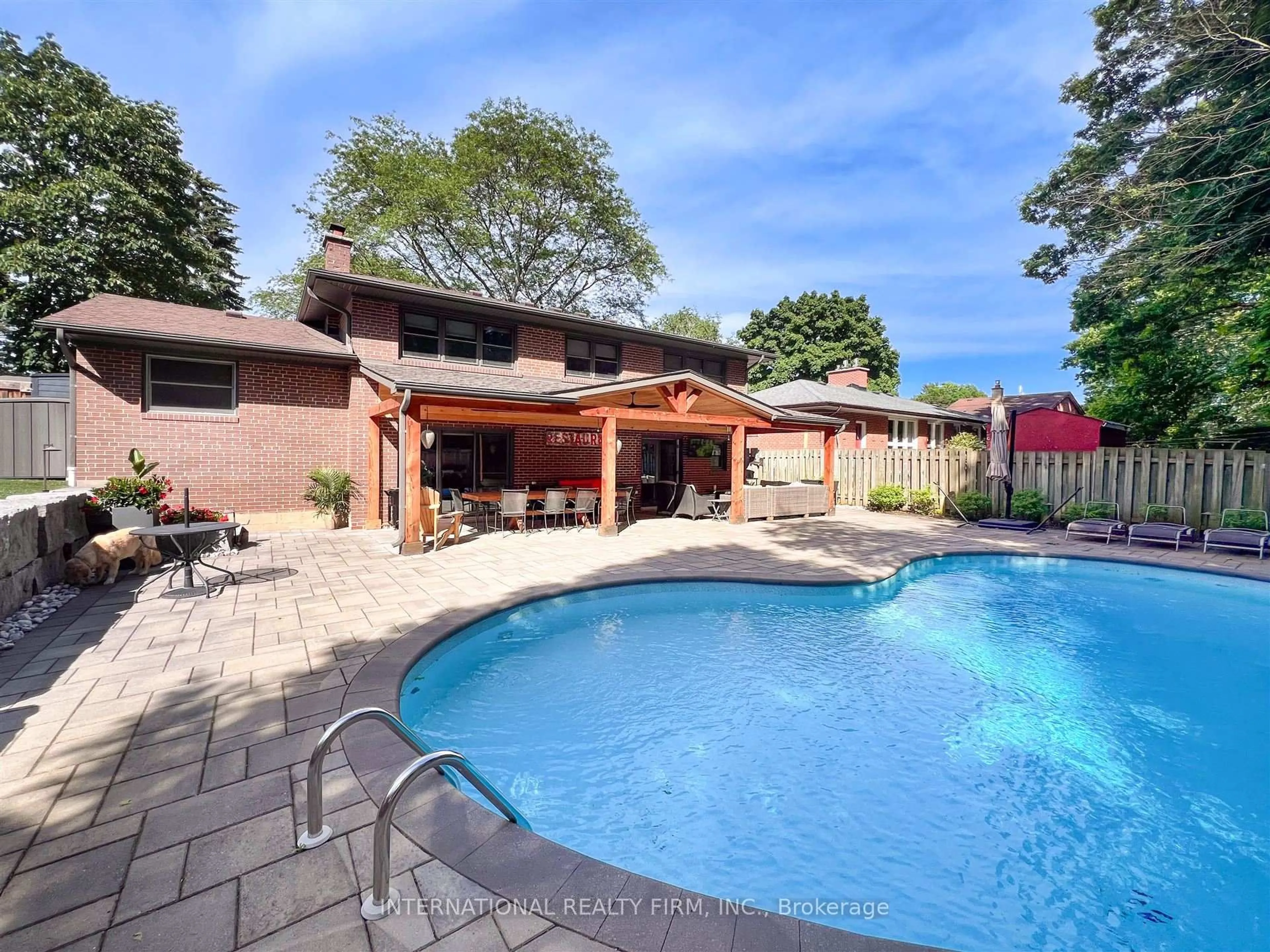 Pool for 3234 Flynn Cres, Mississauga Ontario L5C 2M3