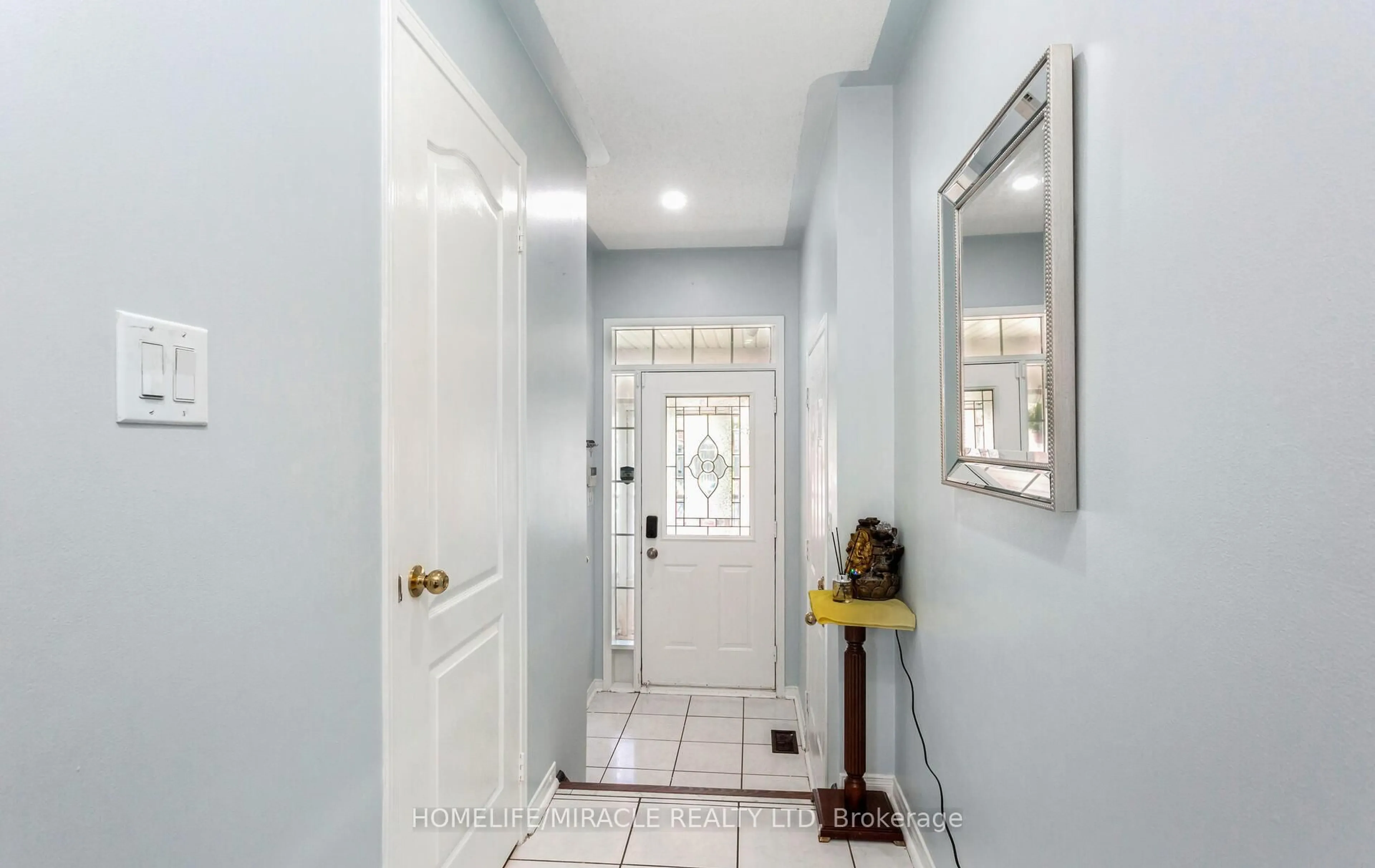 Indoor entryway for 63 Feather Reed Way, Brampton Ontario L6R 2Z7