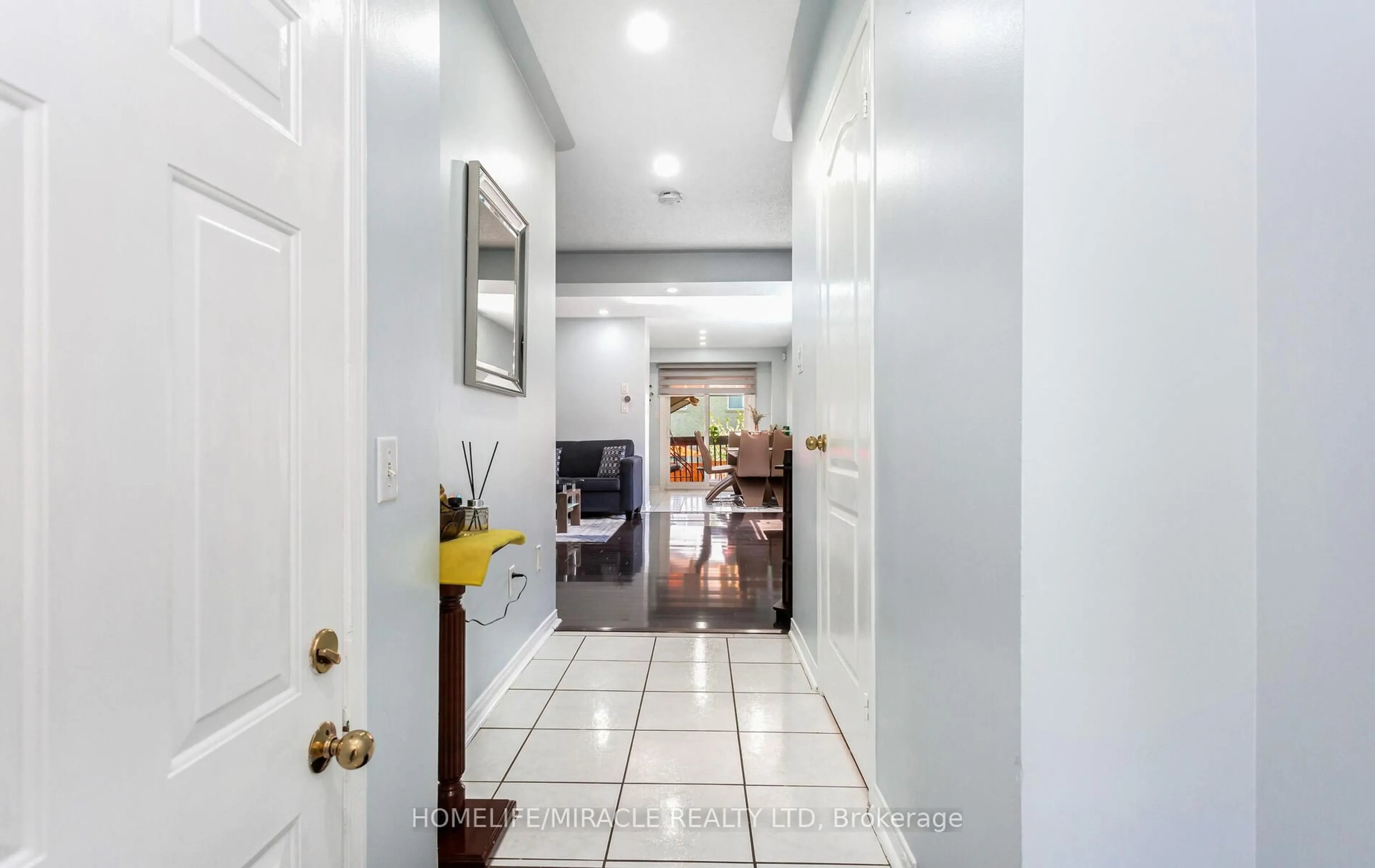 Indoor entryway for 63 Feather Reed Way, Brampton Ontario L6R 2Z7