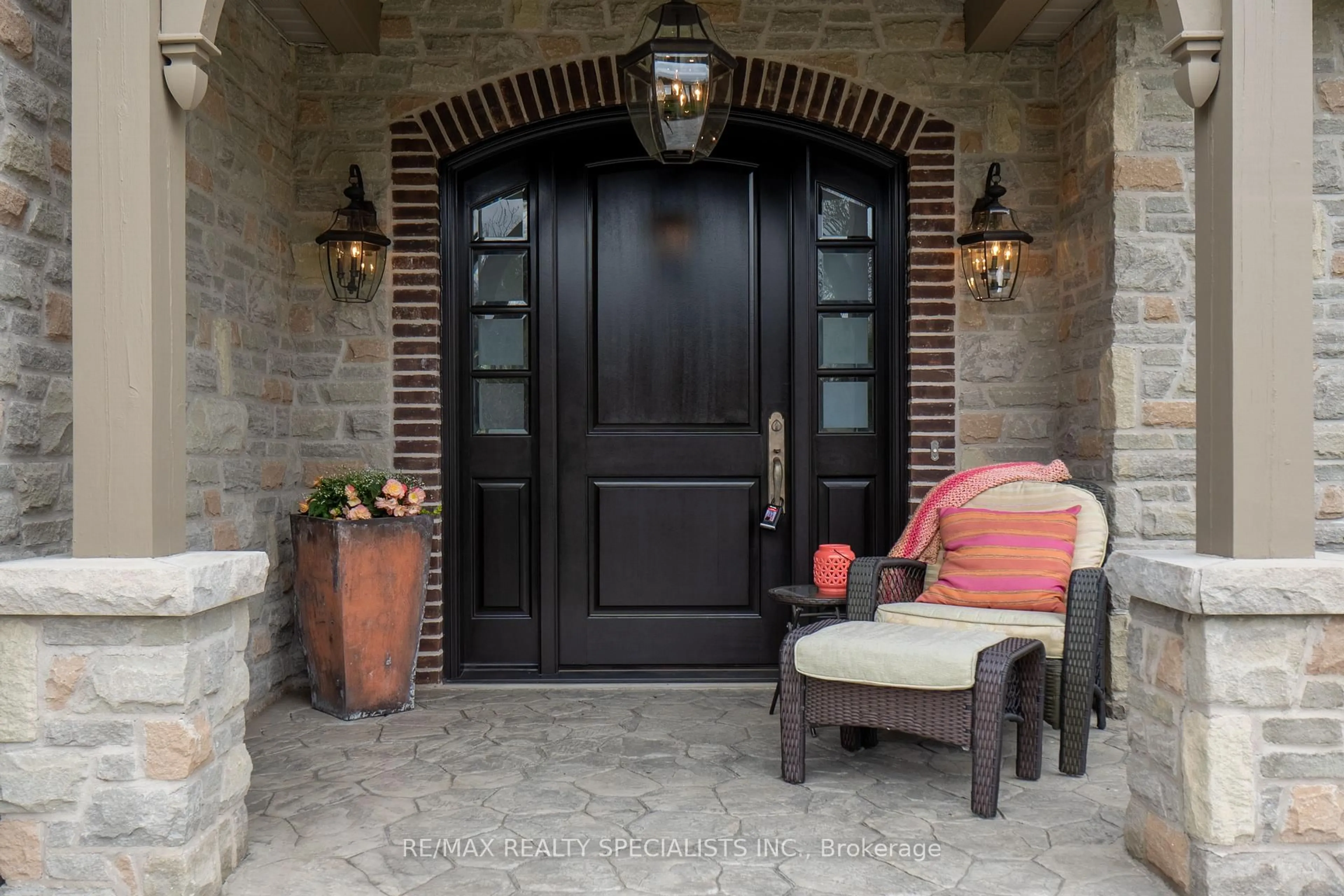 Indoor entryway for 6 Oak Knoll Dr, Caledon Ontario L7E 4C9