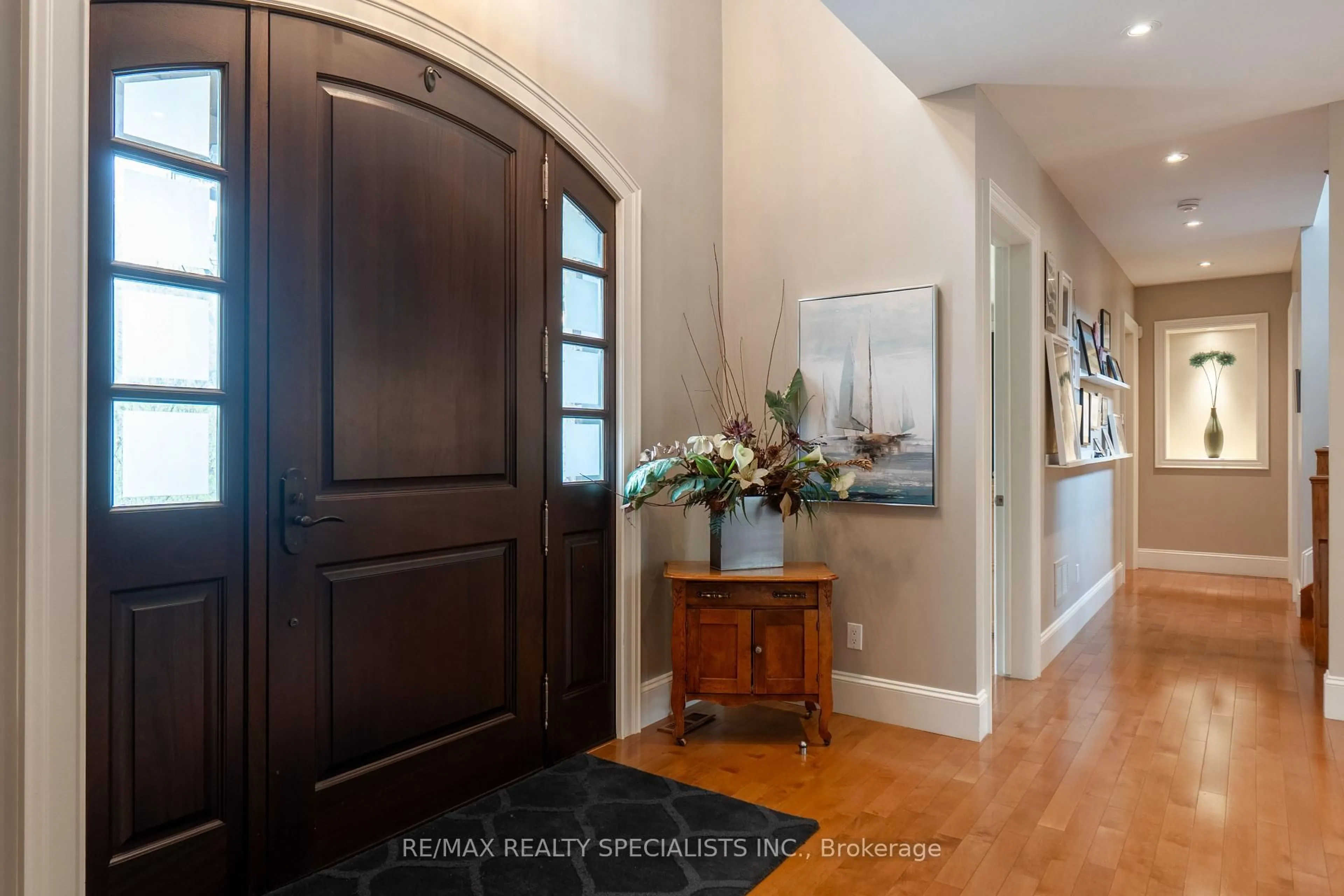 Indoor entryway for 6 Oak Knoll Dr, Caledon Ontario L7E 4C9