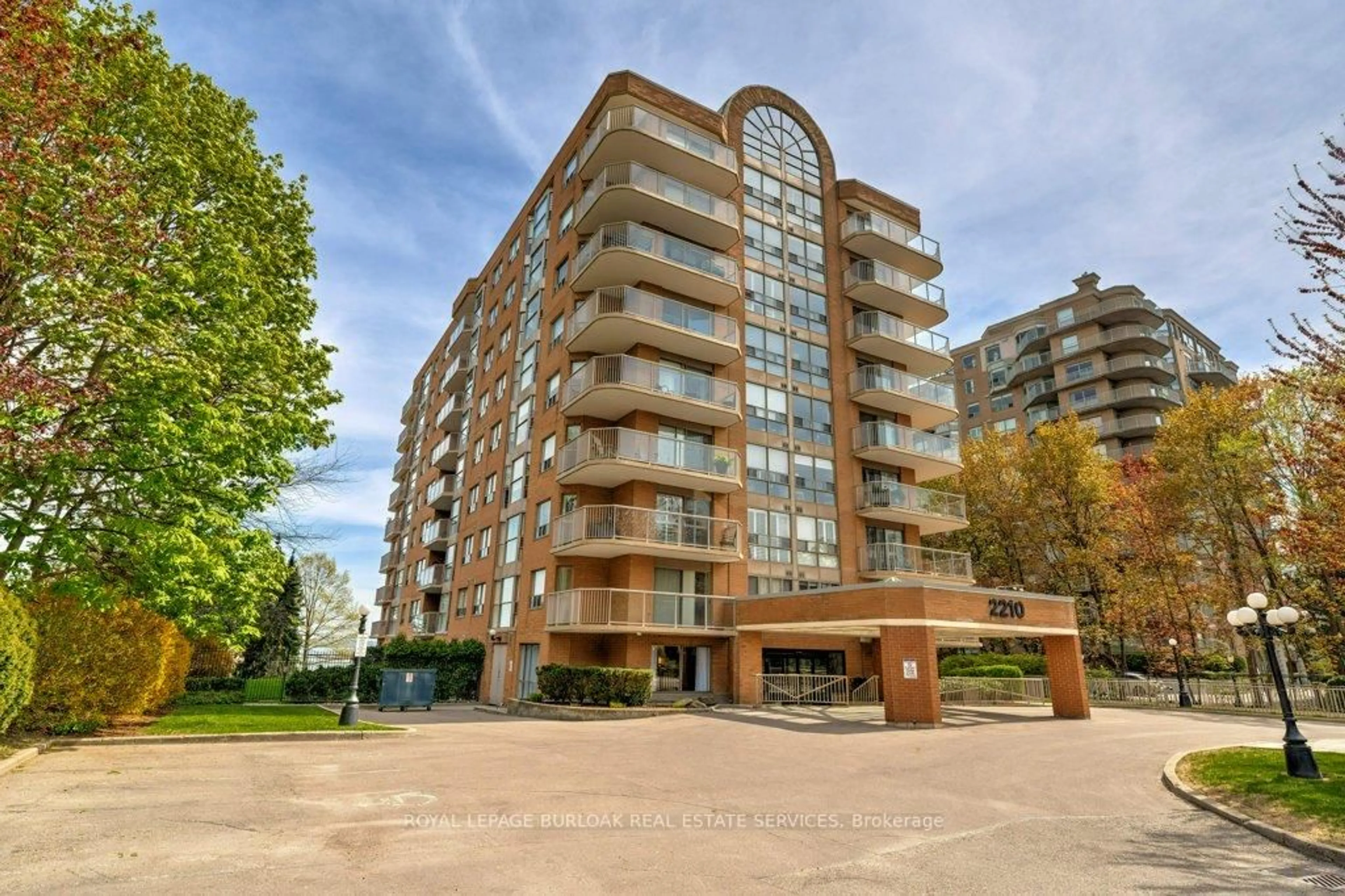Unknown for 2210 Lakeshore Rd #704, Burlington Ontario L7R 4J9