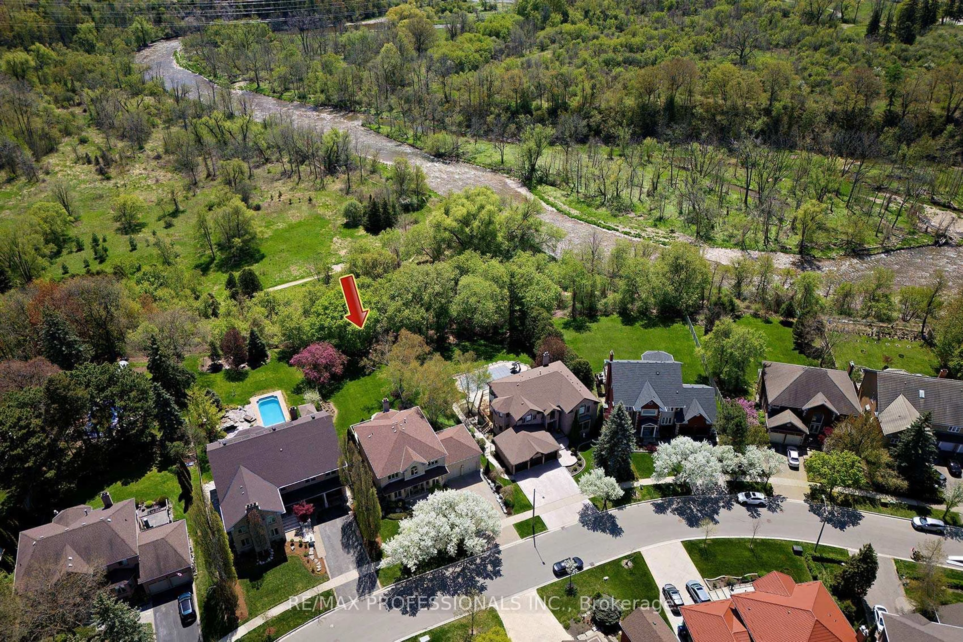 A pic from outside/outdoor area/front of a property/back of a property/a pic from drone, street for 1777 Covington Terr, Mississauga Ontario L5M 3M5
