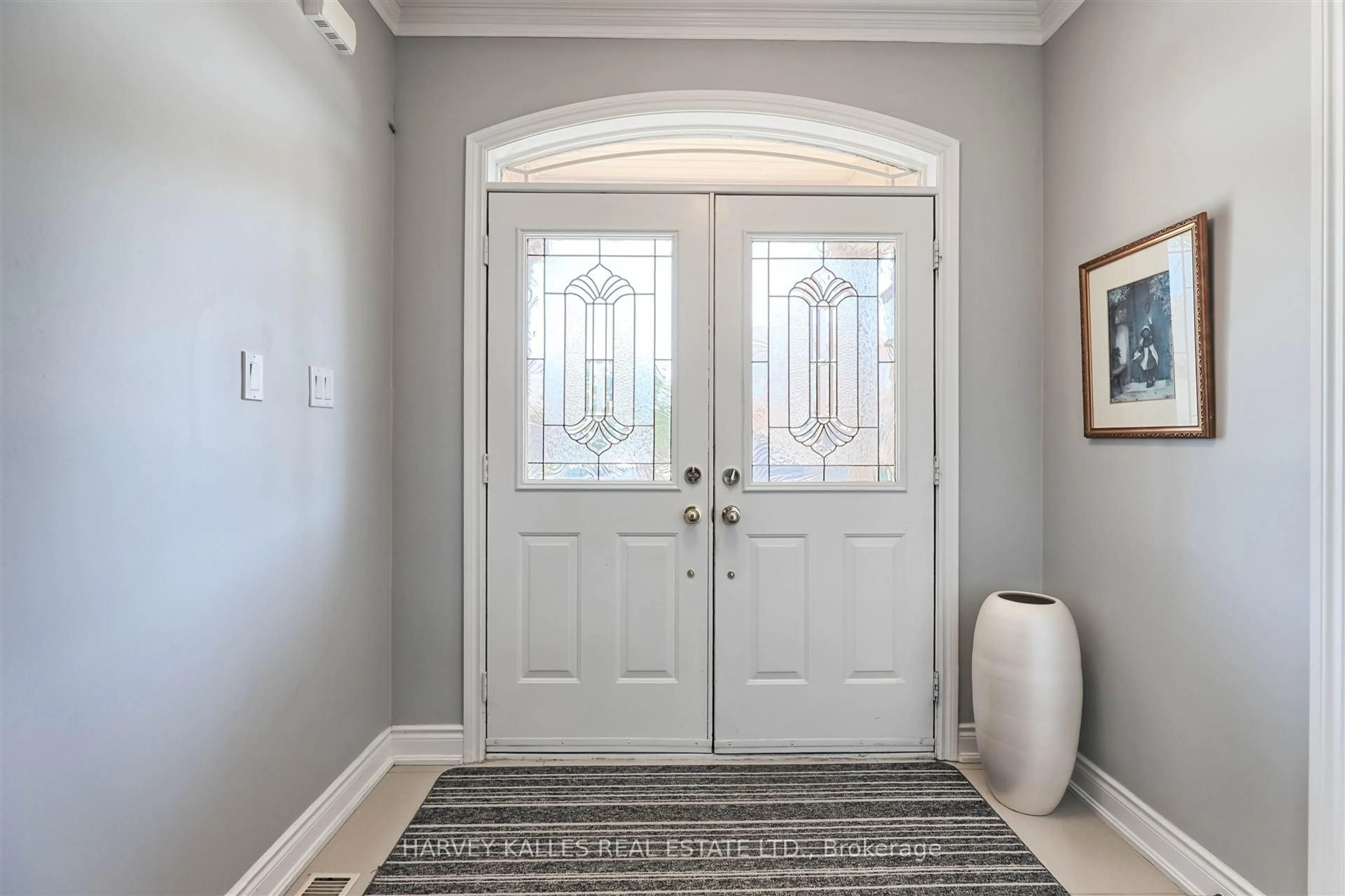 Indoor entryway for 1507 Stewart Cres, Milton Ontario L9T 6P8