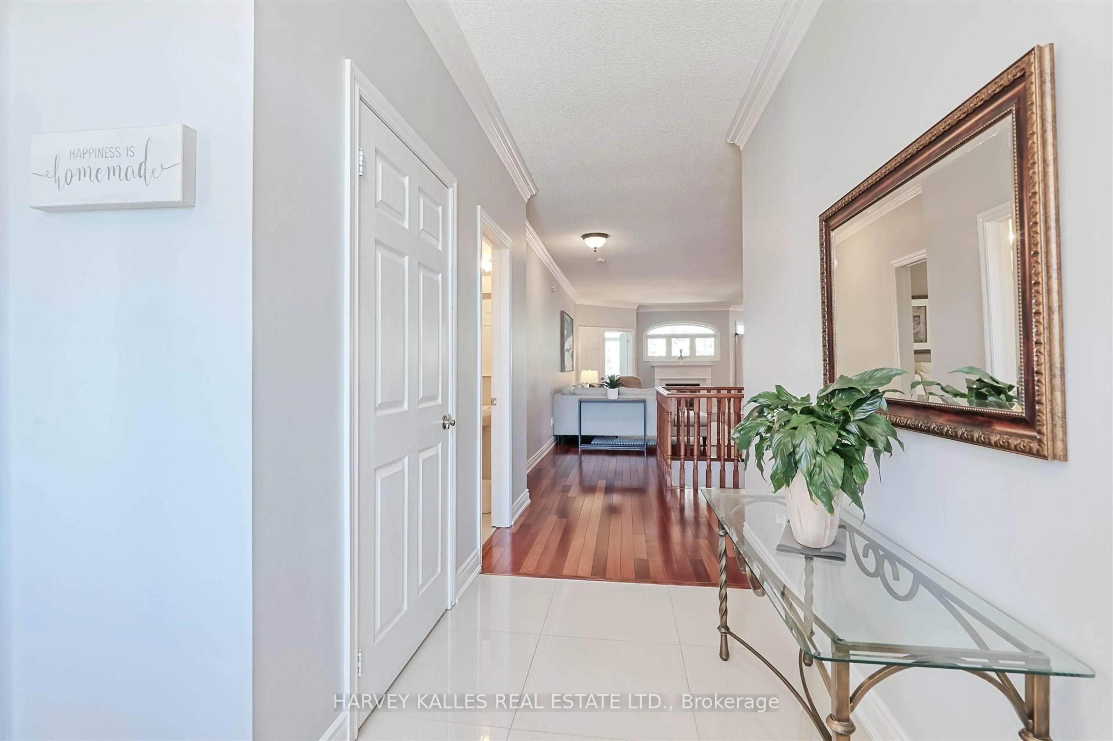 Indoor entryway for 1507 Stewart Cres, Milton Ontario L9T 6P8
