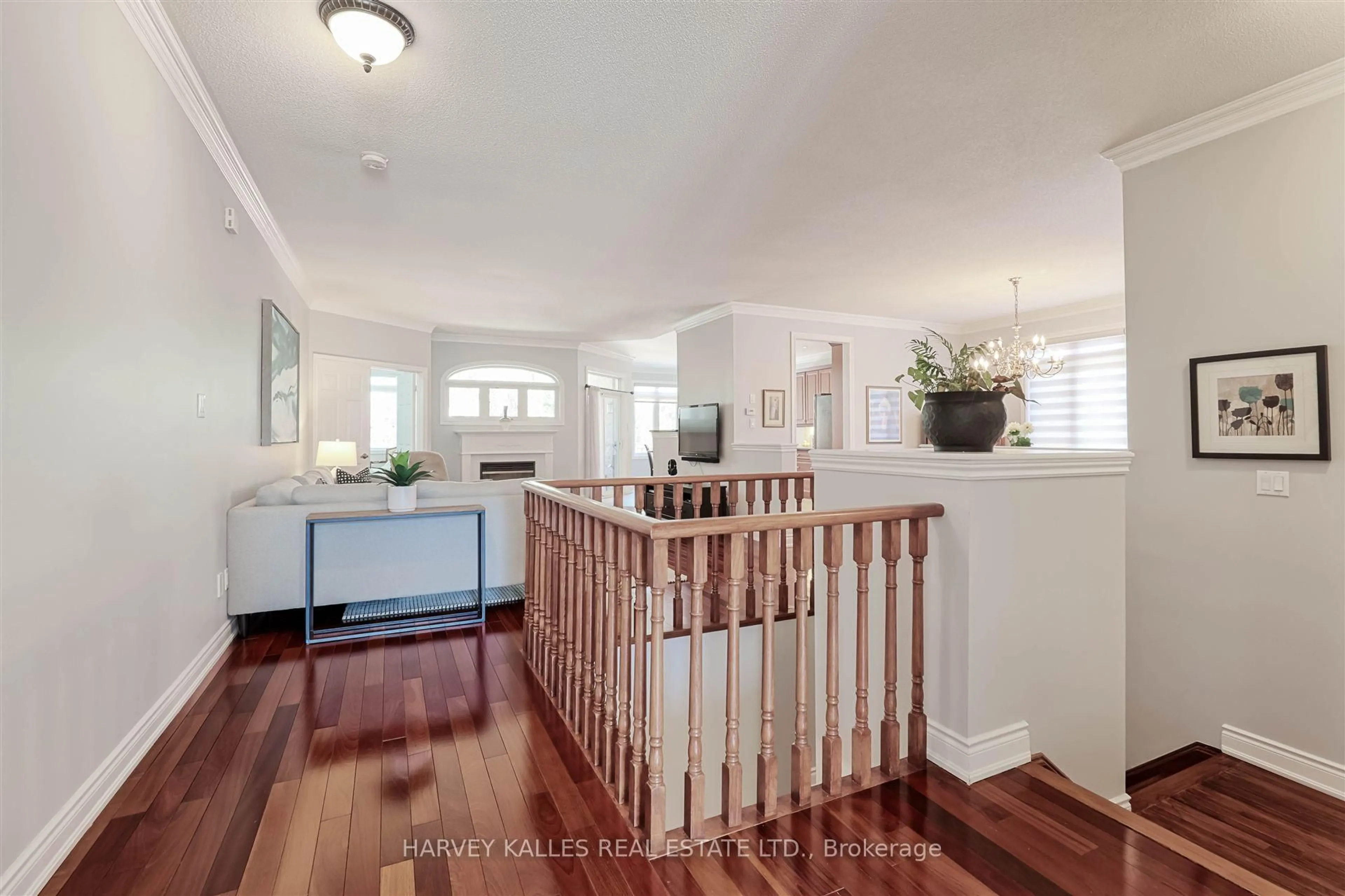 Indoor entryway for 1507 Stewart Cres, Milton Ontario L9T 6P8