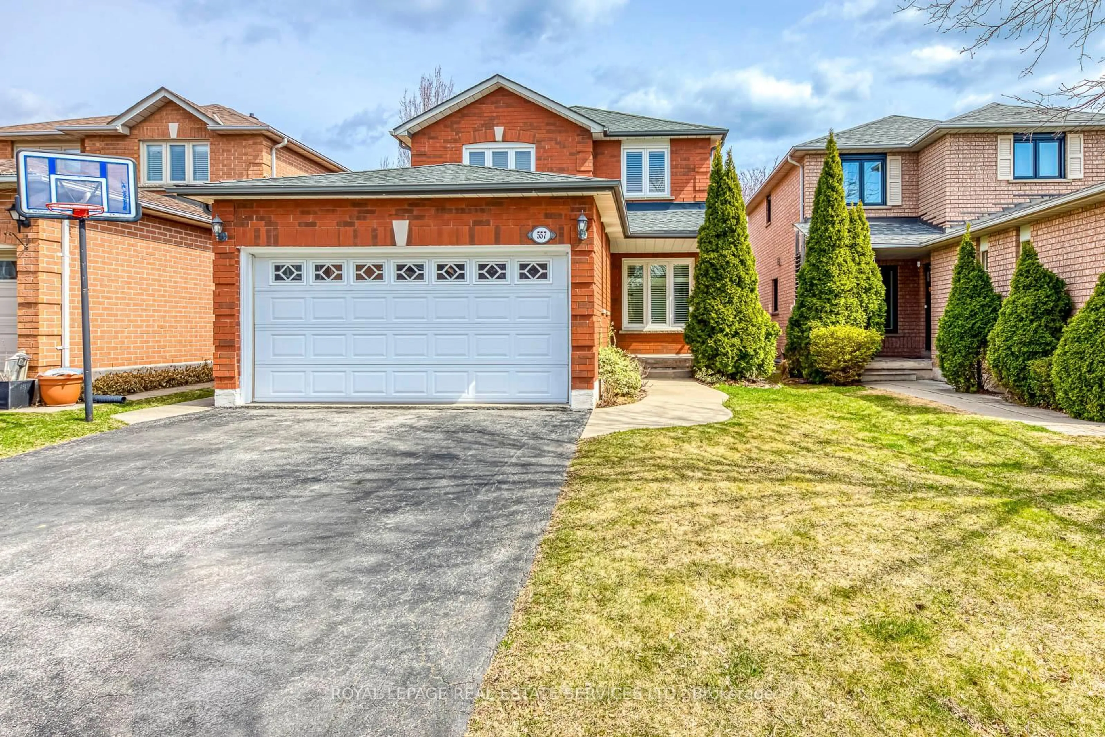 Home with brick exterior material, street for 557 FOTHERGILL Blvd, Burlington Ontario L7L 6E1