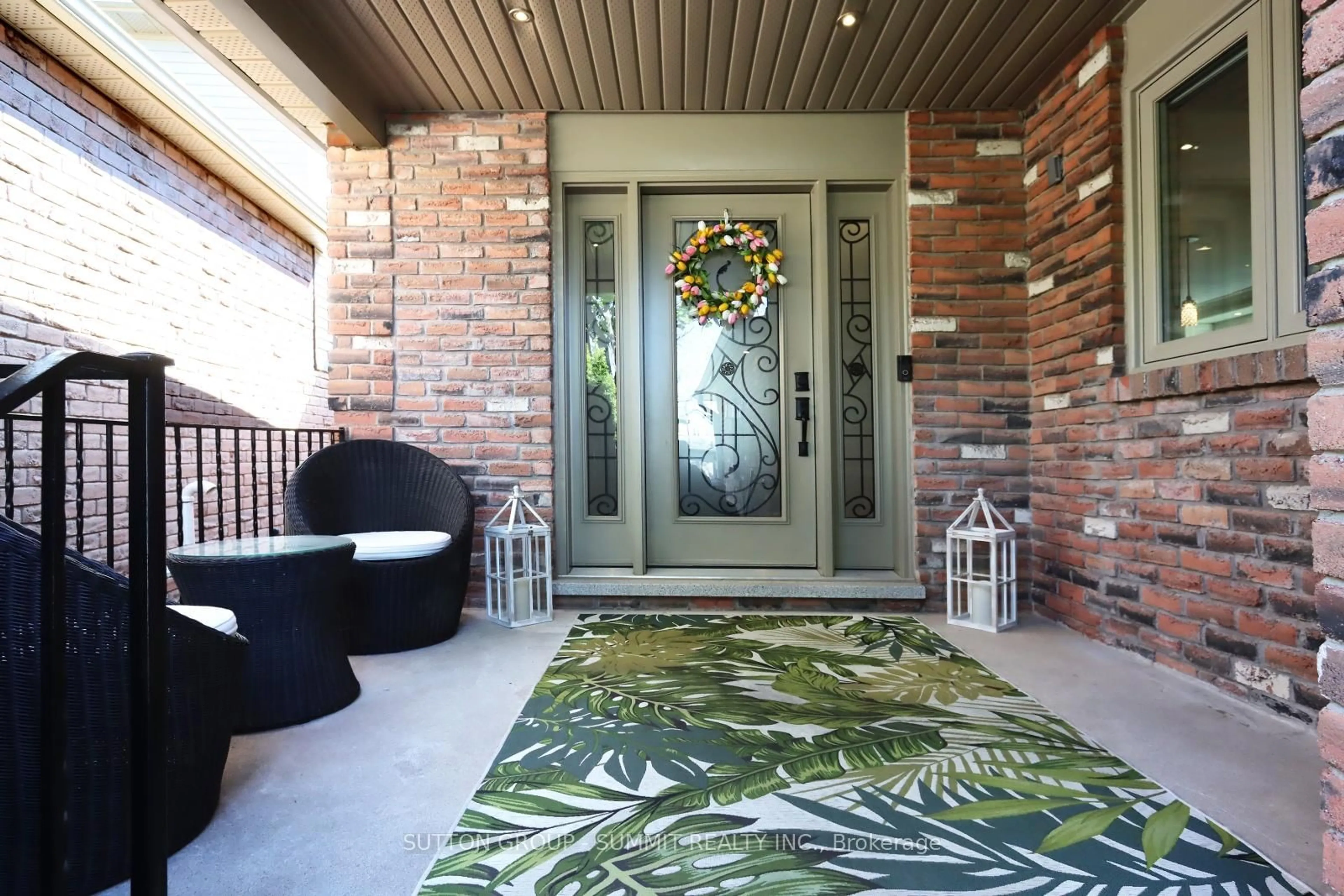 Indoor entryway for 1417 Jefferson Cres, Oakville Ontario L6H 3G5