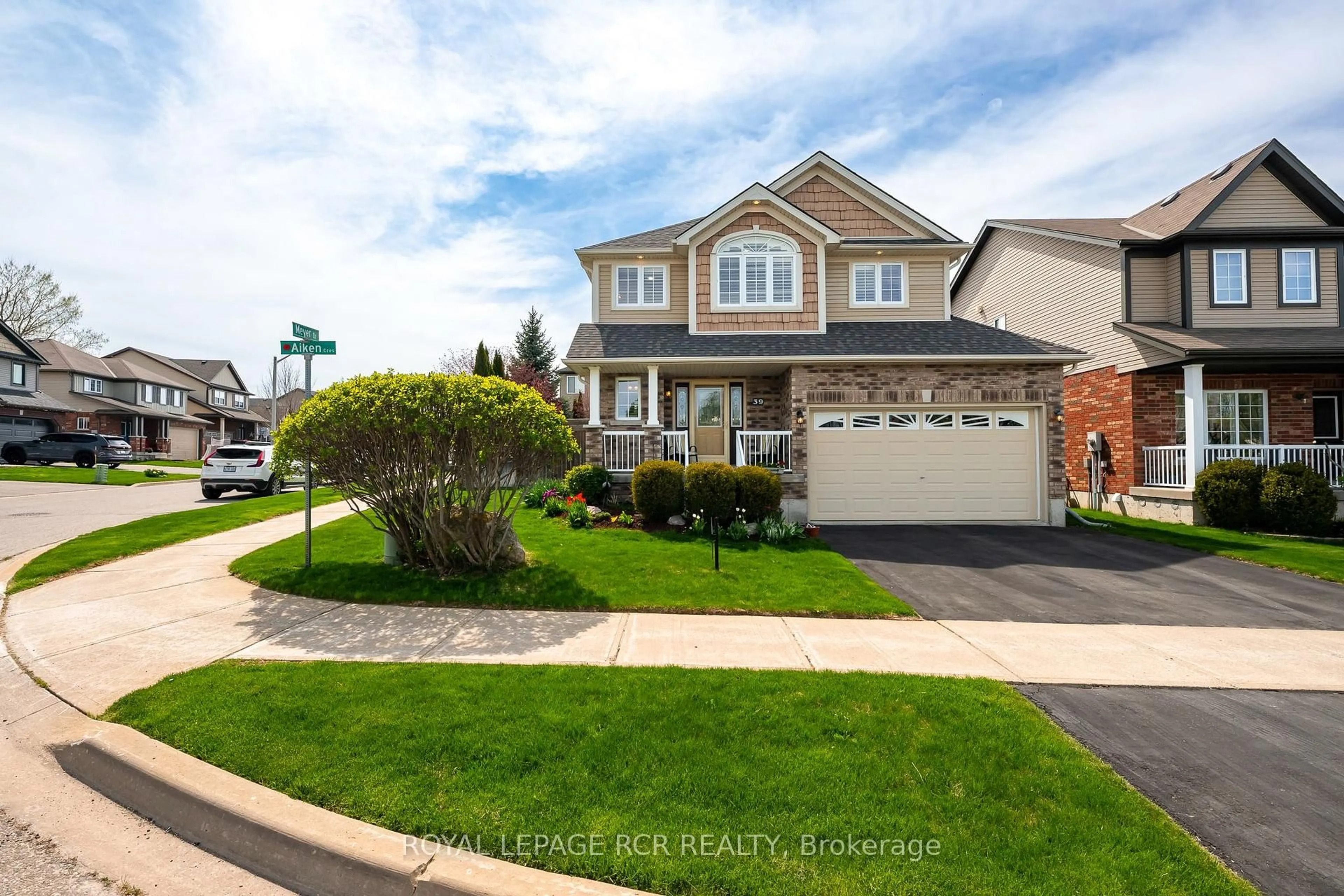 Home with vinyl exterior material, street for 39 Aiken Cres, Orangeville Ontario L9W 0B2